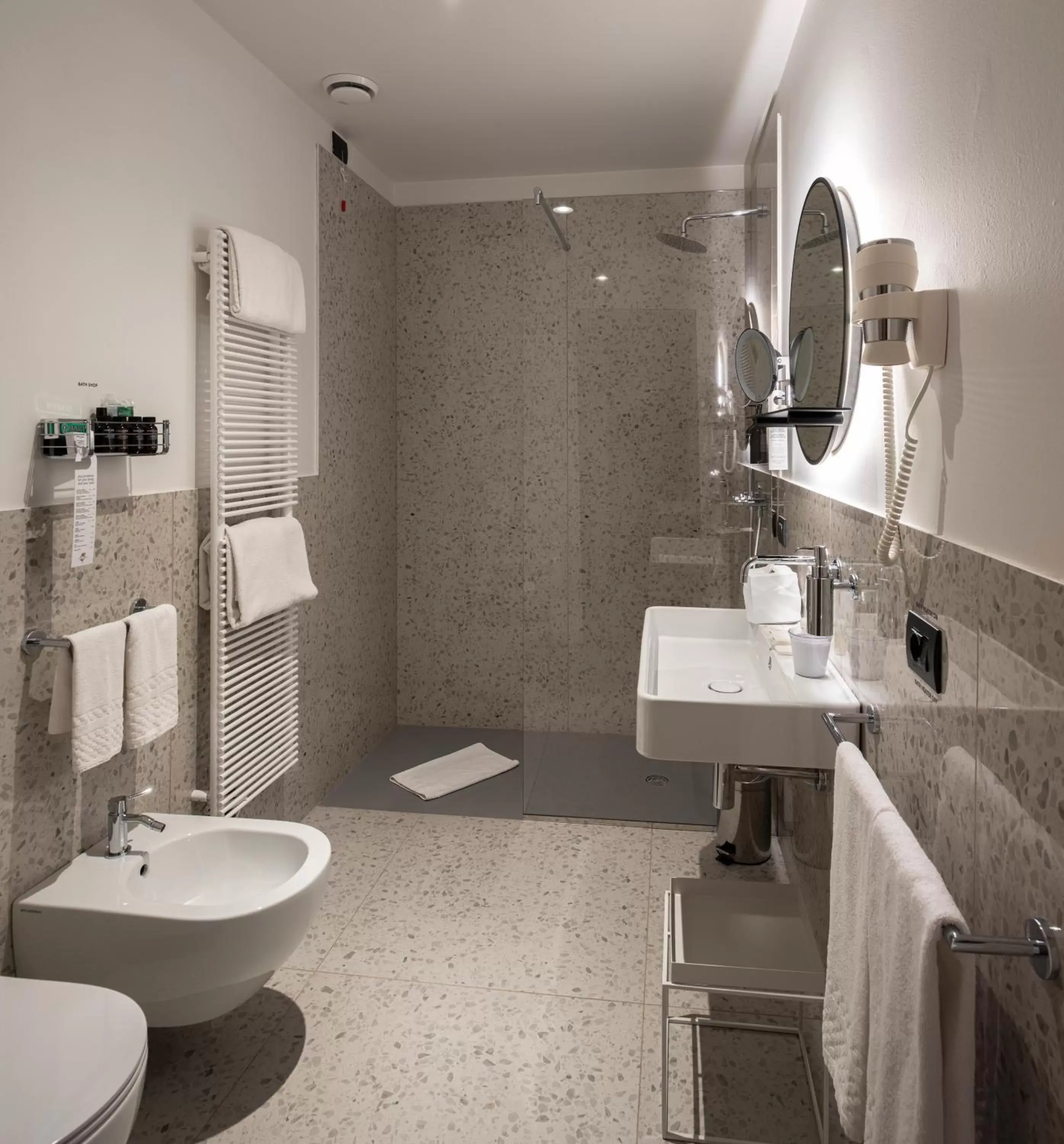 Shower, Bathroom in I Portici Hotel Bologna