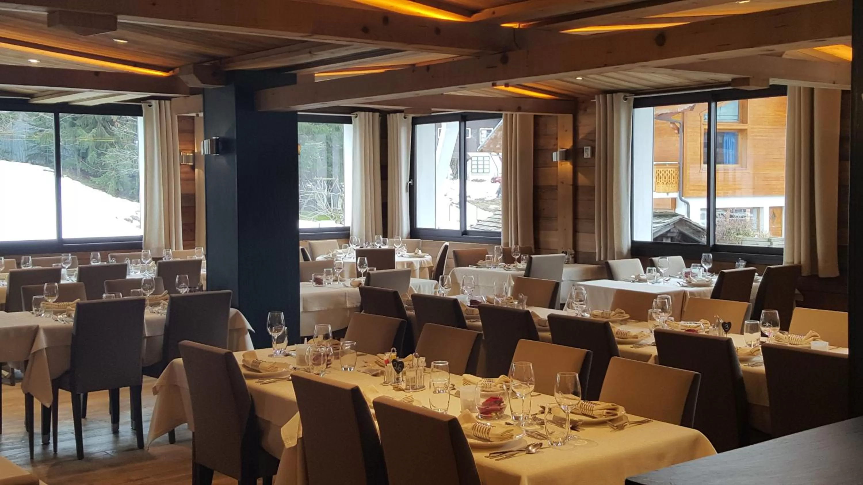 Restaurant/Places to Eat in Hôtel Le Sporting