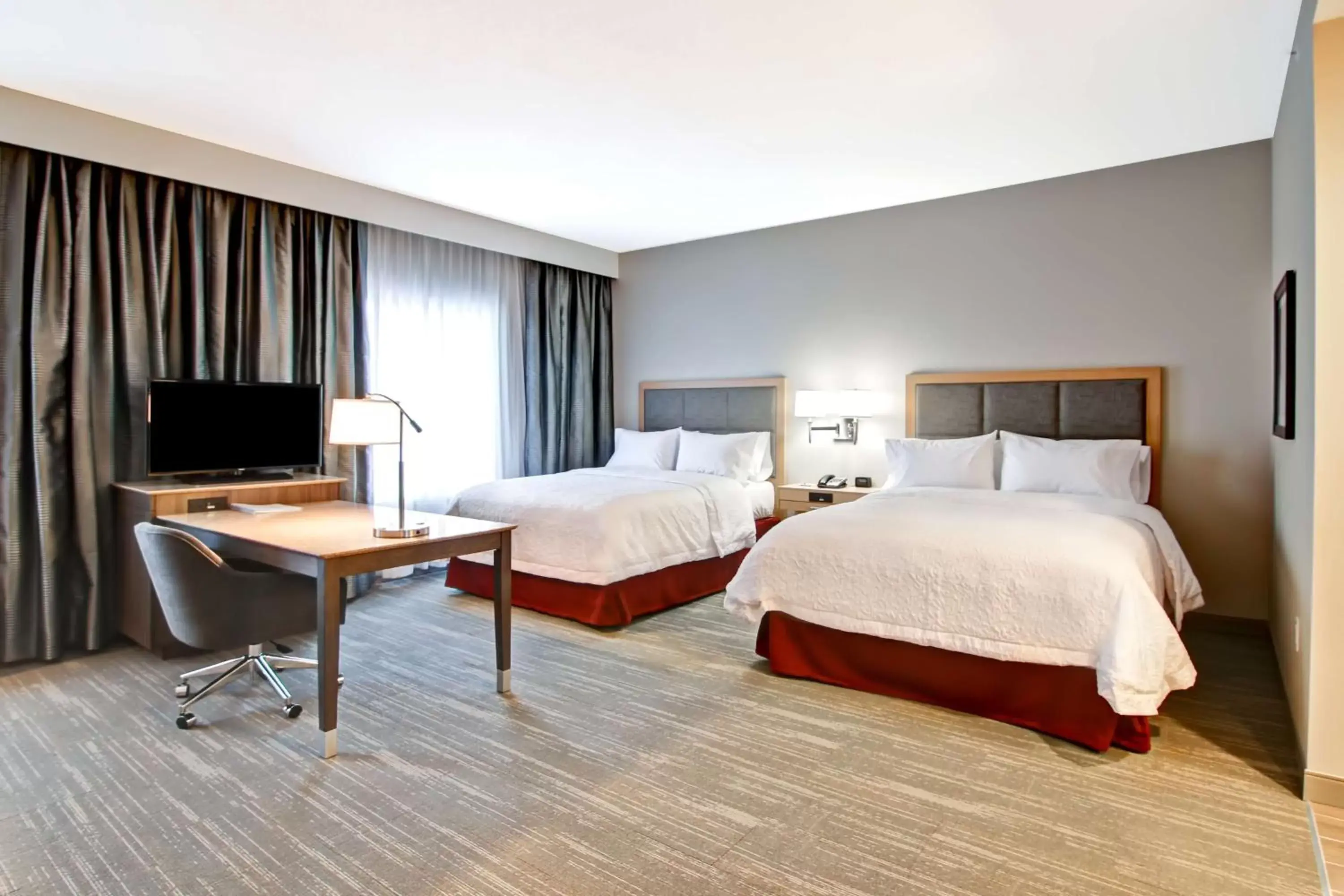 Bedroom, Bed in Hampton Inn & Suites by Hilton Grande Prairie