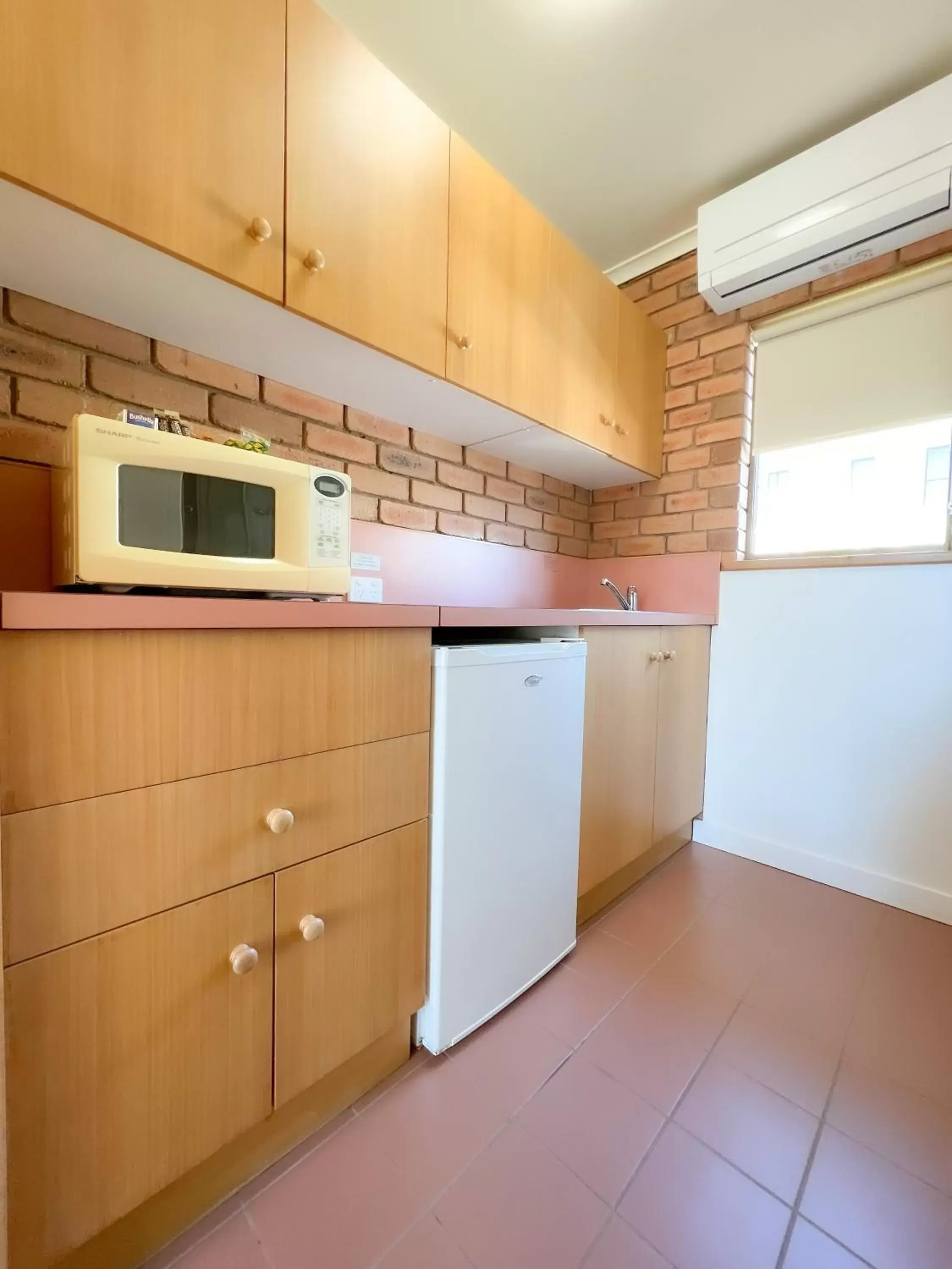 Kitchen/Kitchenette in Summerhill Motor Inn