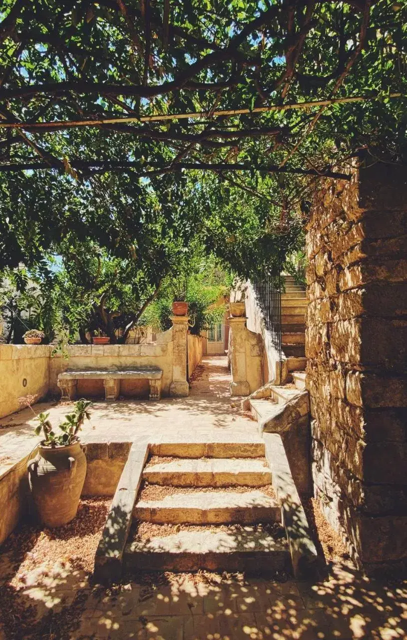 Garden in Palazzo Gambuzza