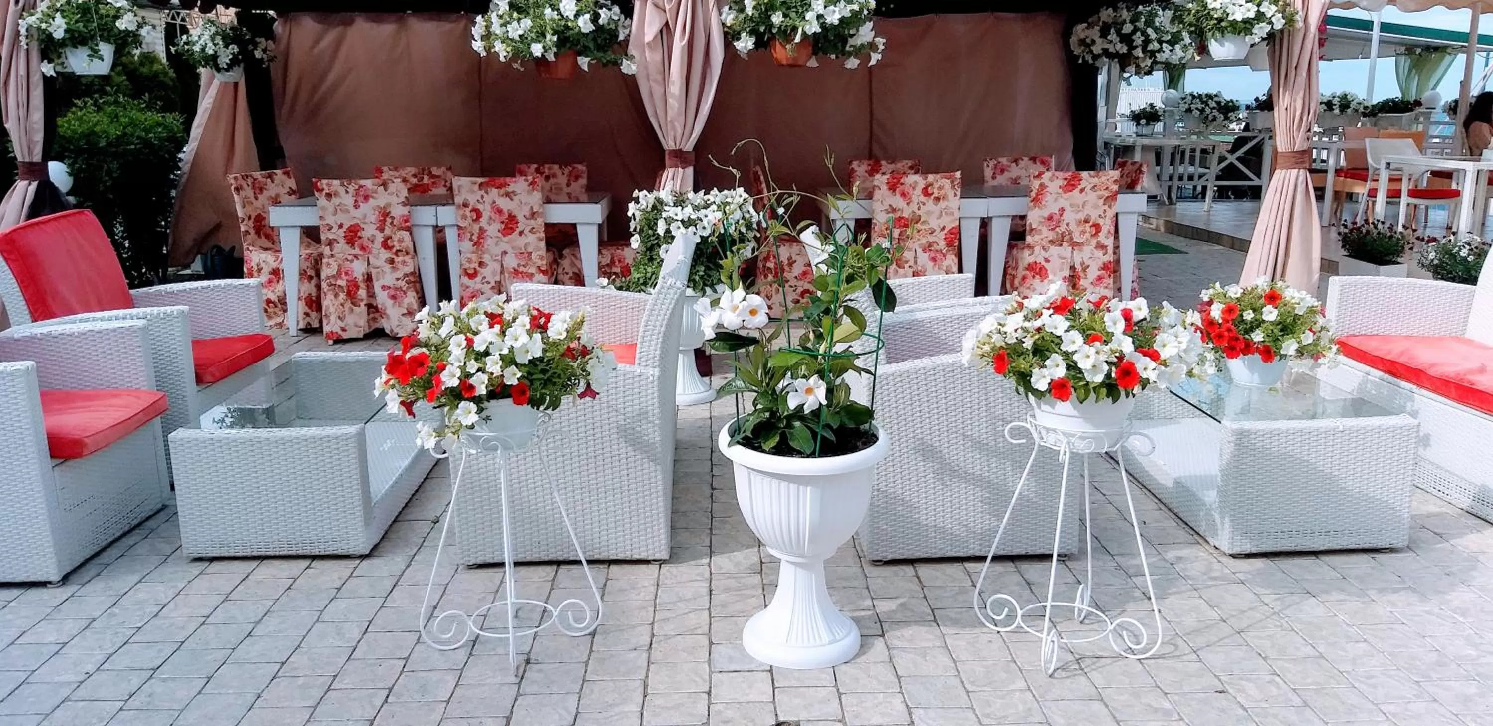 Restaurant/places to eat in Shalanda