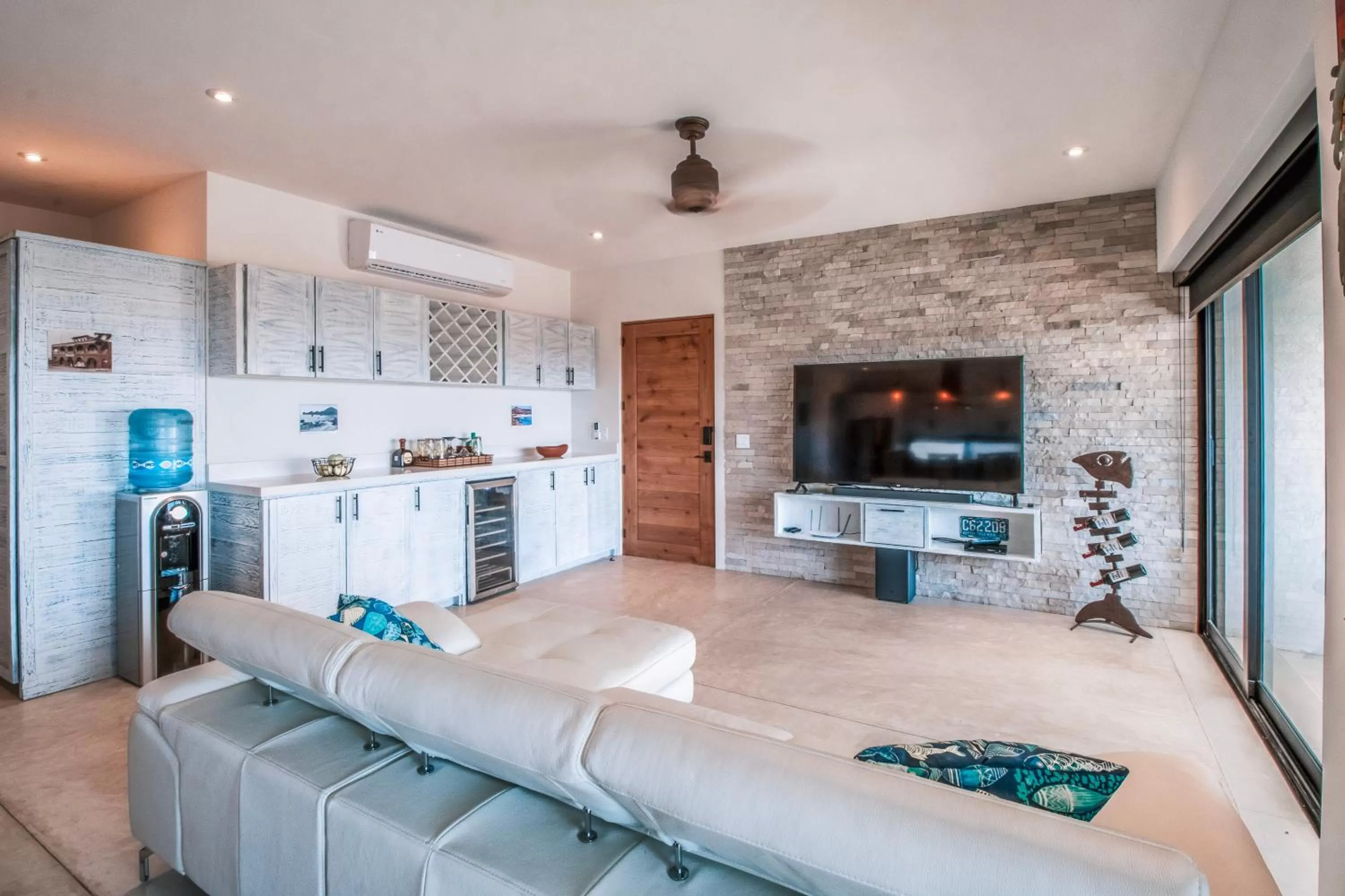 TV and multimedia in Cerritos Surf Residences