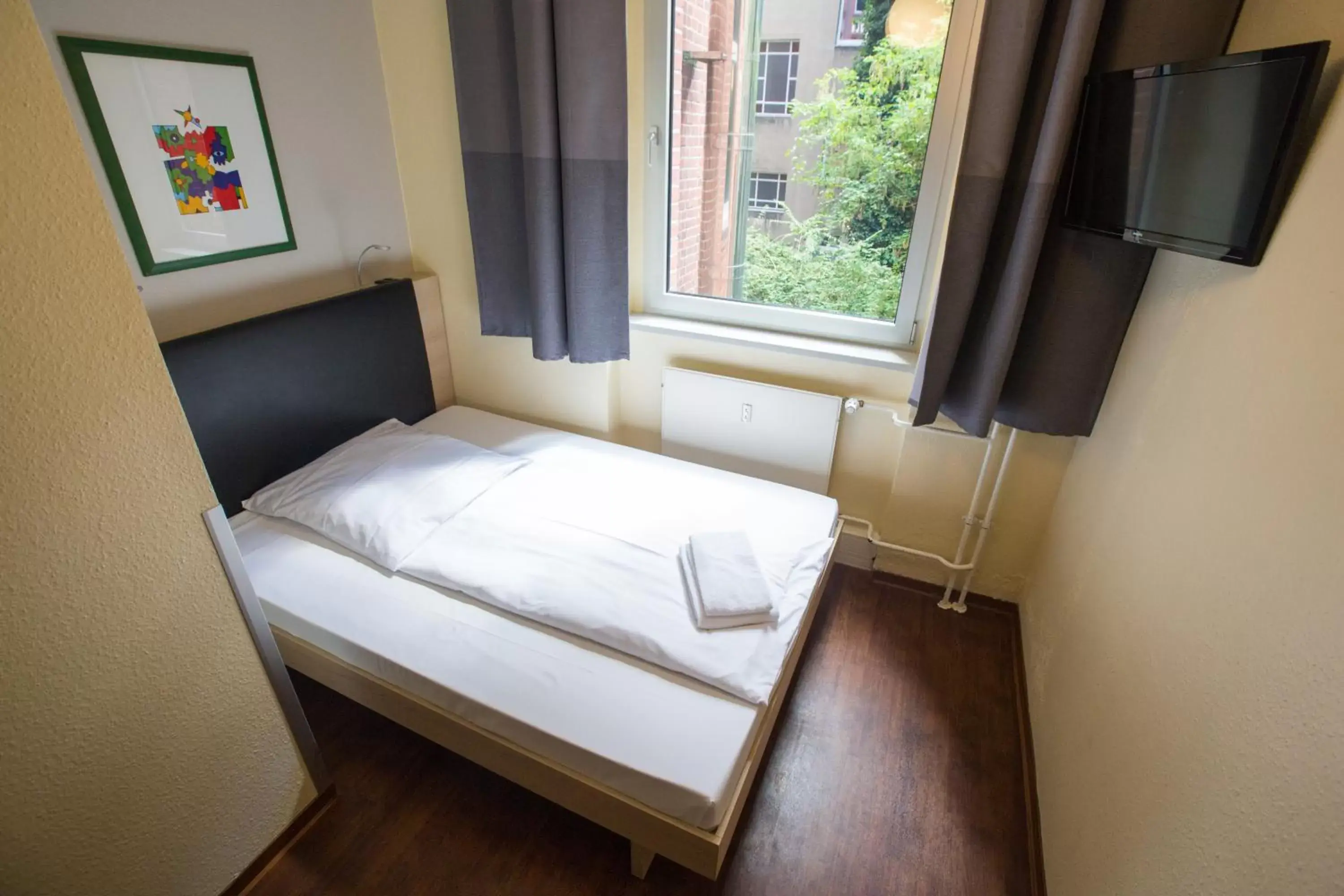 Bedroom, Bed in acama Hotel & Hostel Kreuzberg