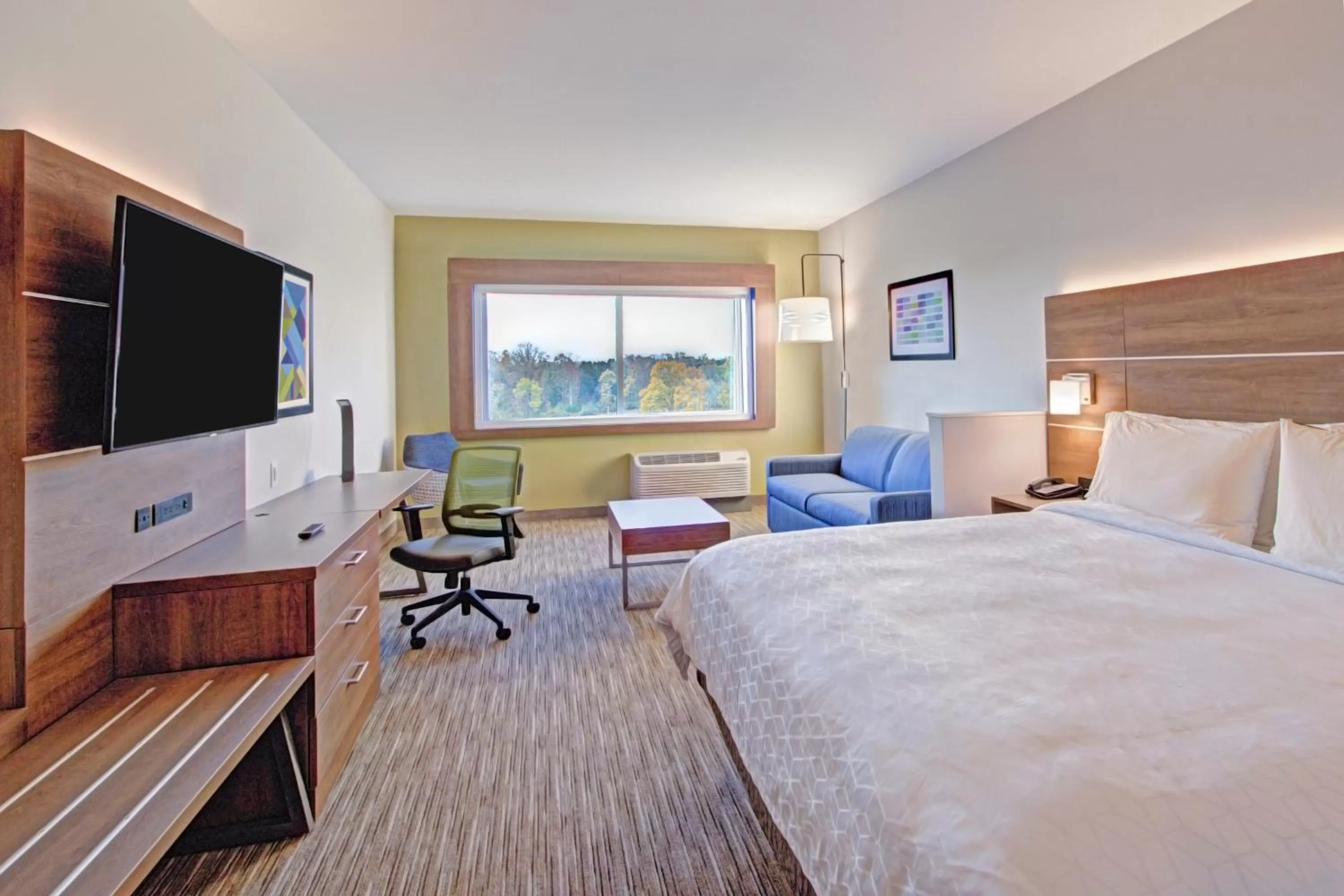 Bed in Holiday Inn Express & Suites Charlotte Southwest by IHG