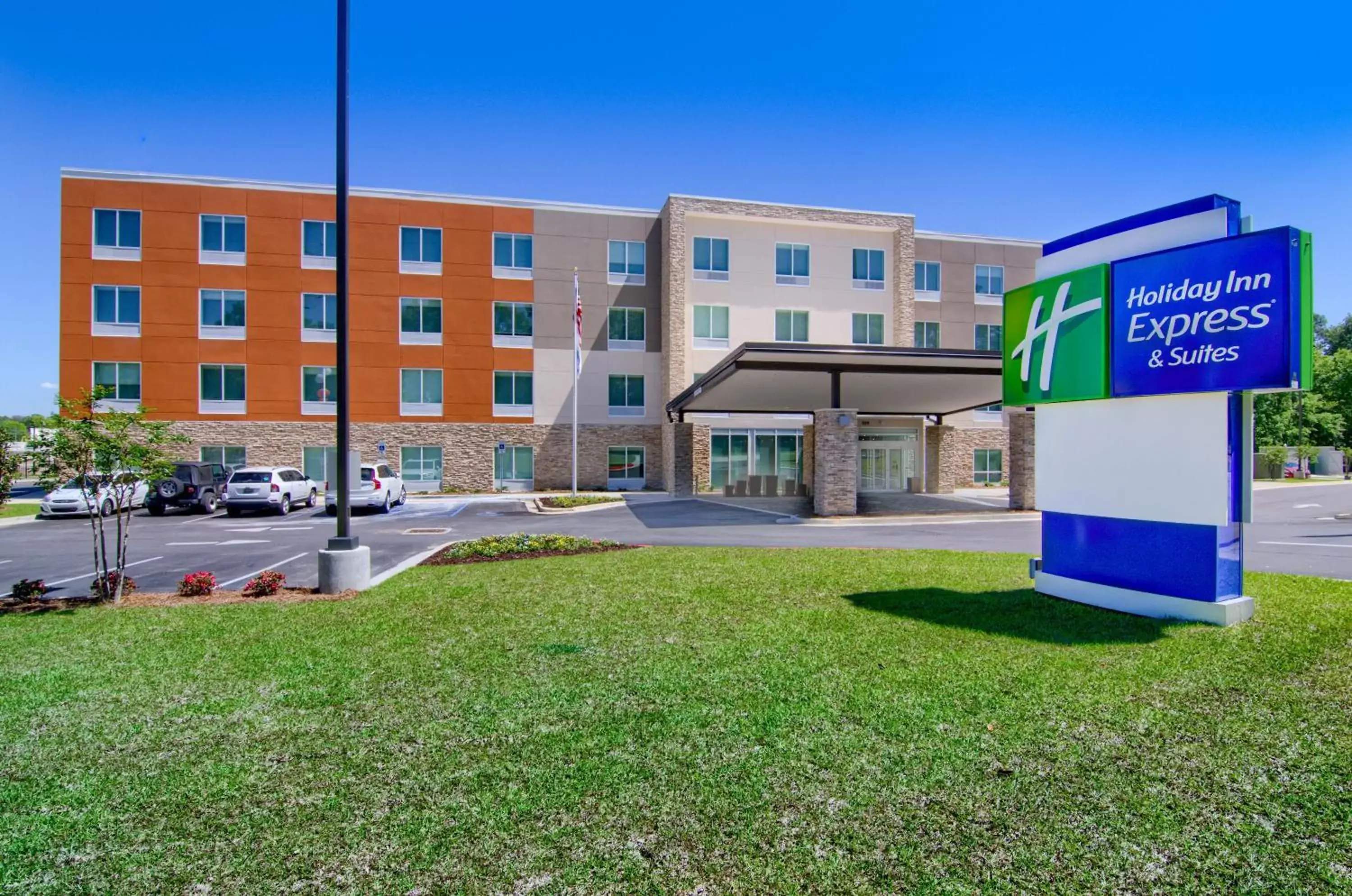 Property building in Holiday Inn Express & Suites Mobile - University Area, an IHG Hotel