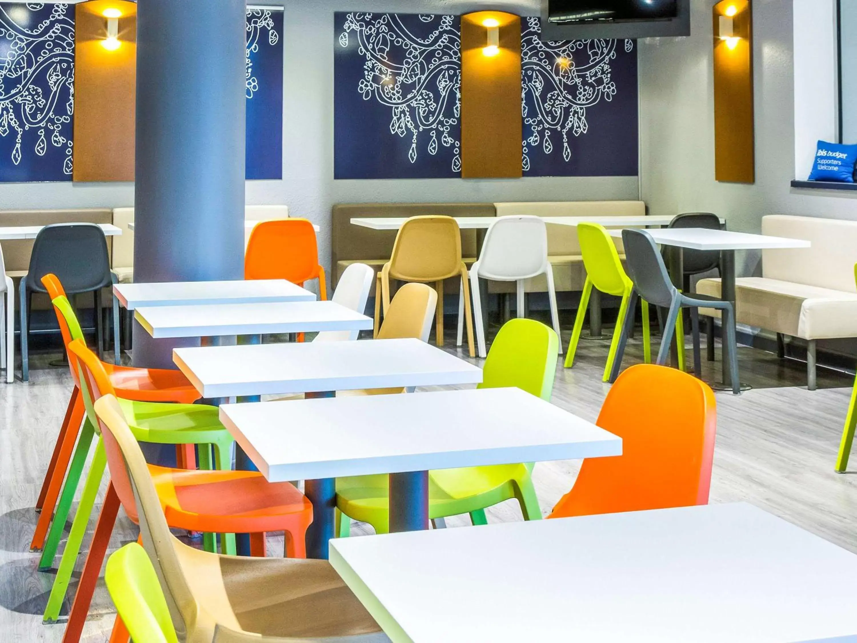 On site, Restaurant/Places to Eat in ibis budget Aubagne Paluds Agora