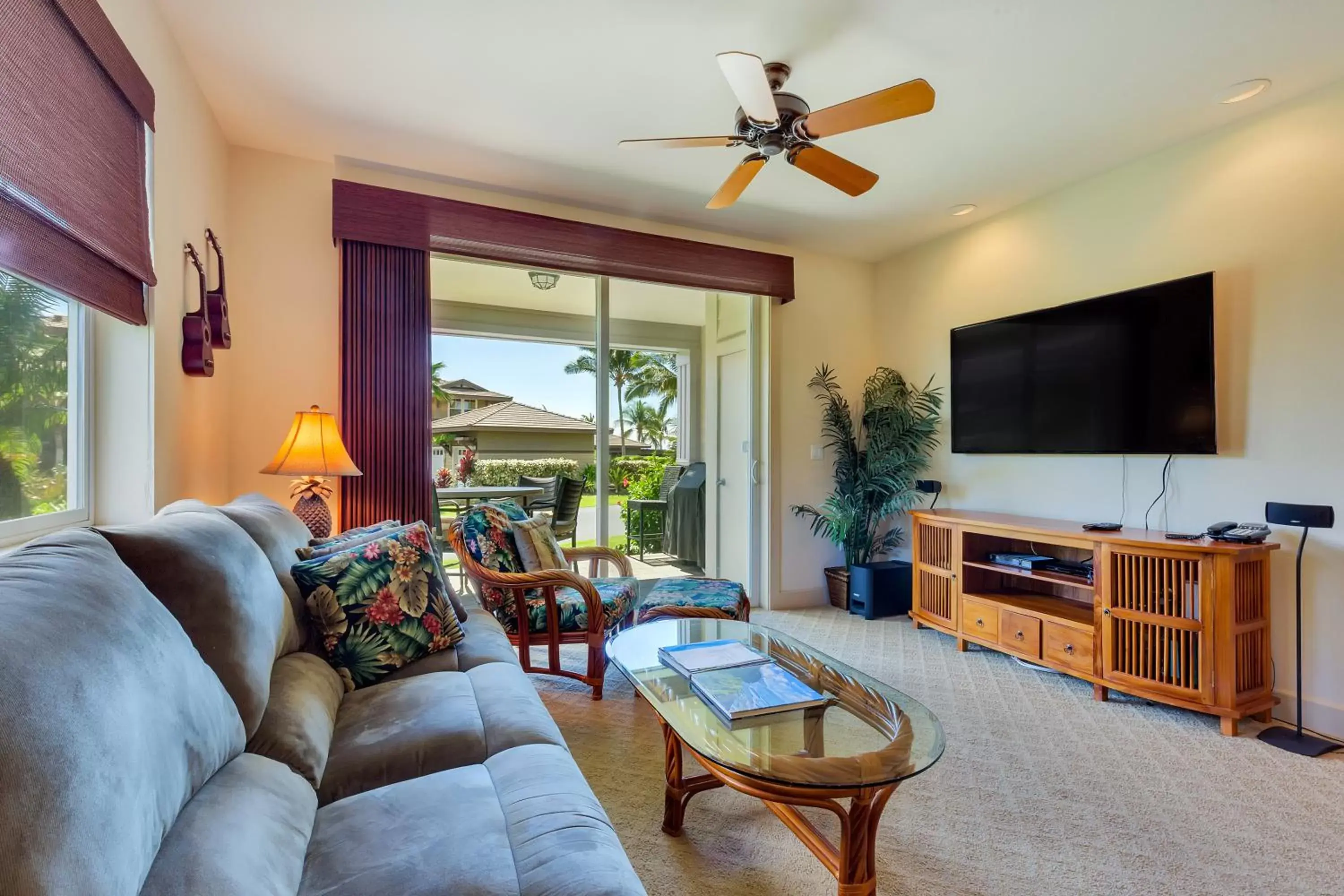 Living room, Lounge/Bar in Castle Halii Kai at Waikoloa