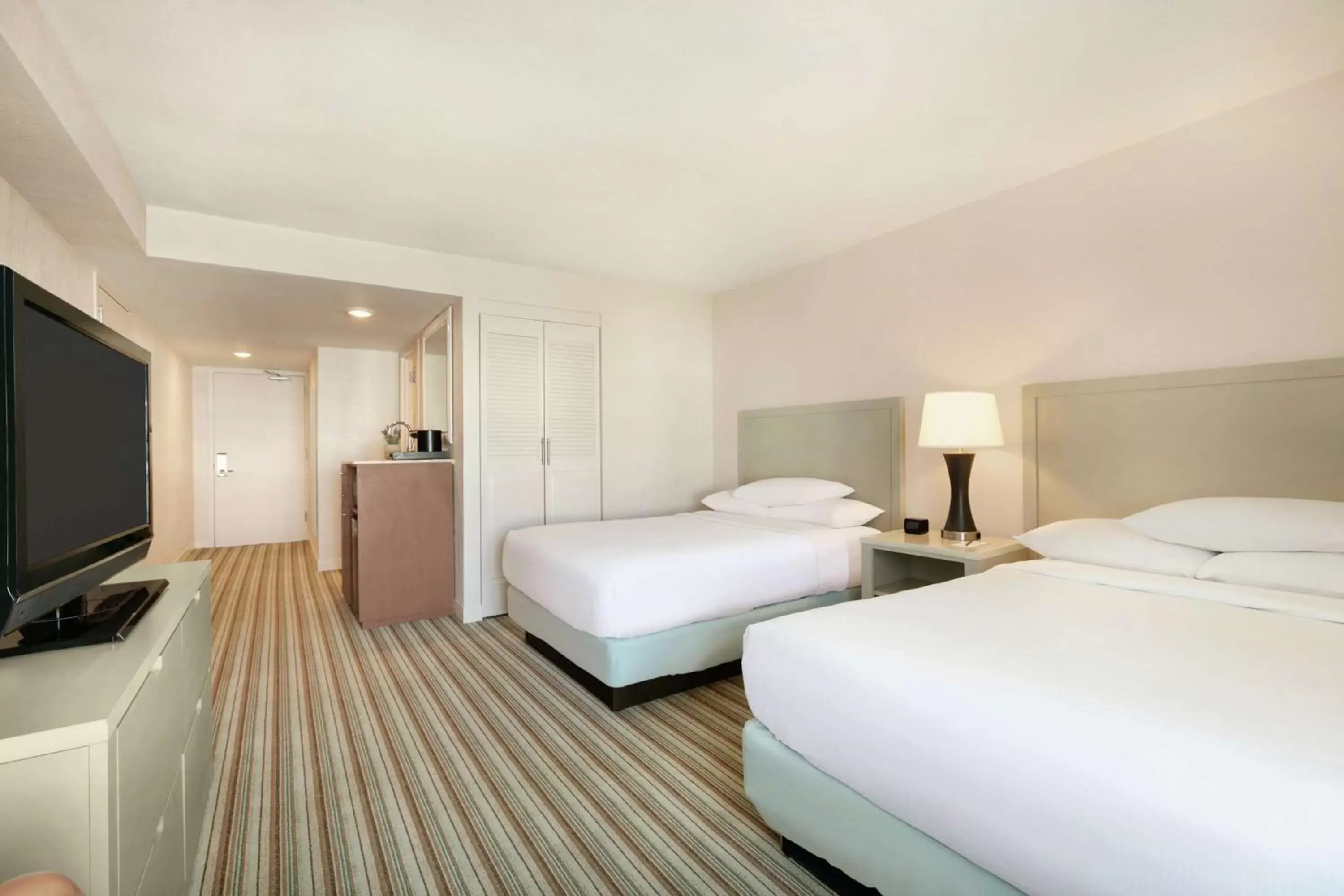 Bedroom, Bed in Embassy Suites by Hilton San Juan - Hotel & Casino
