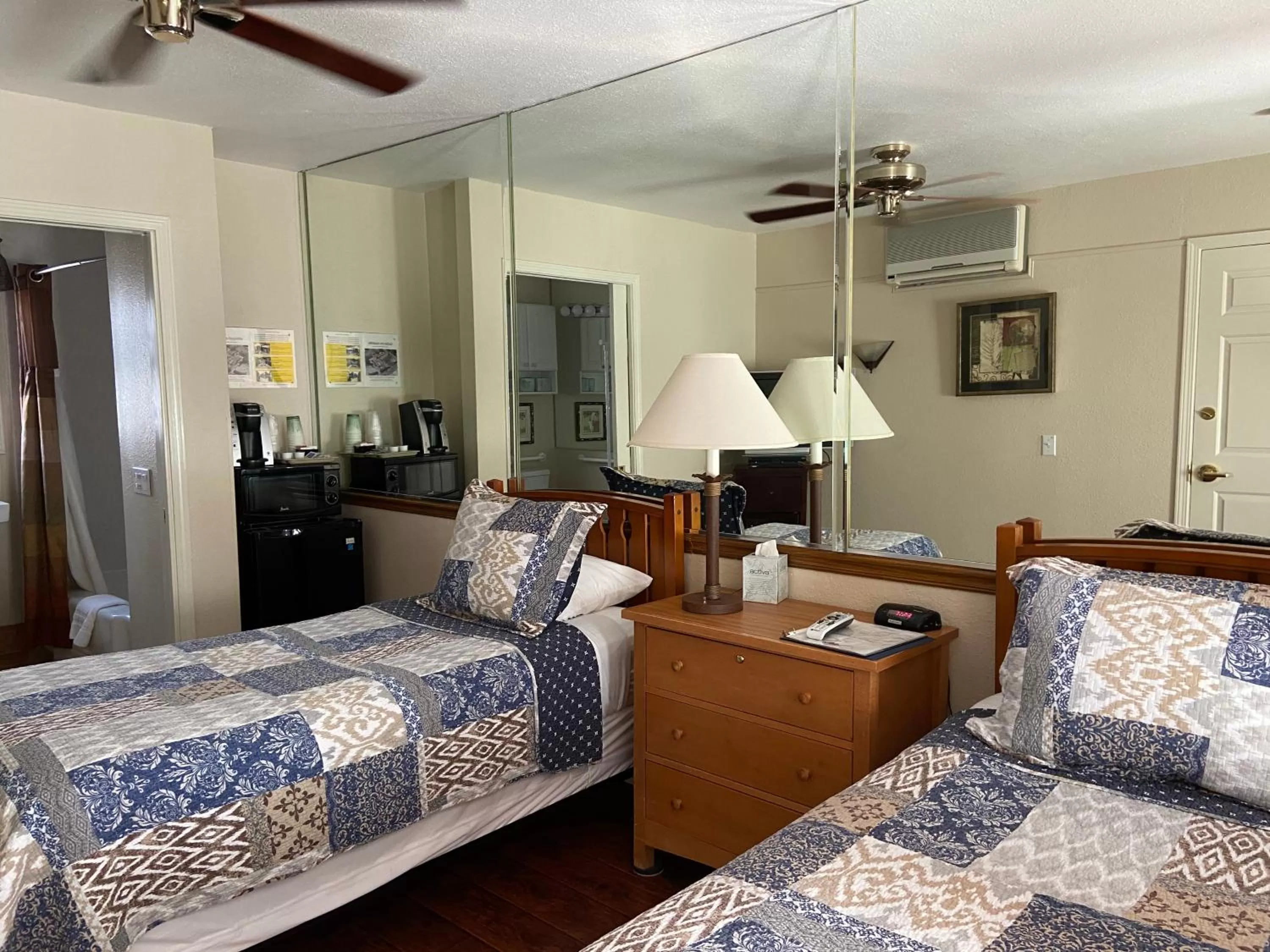 Bedroom, Bed in Los Gatos Garden Inn Hotel