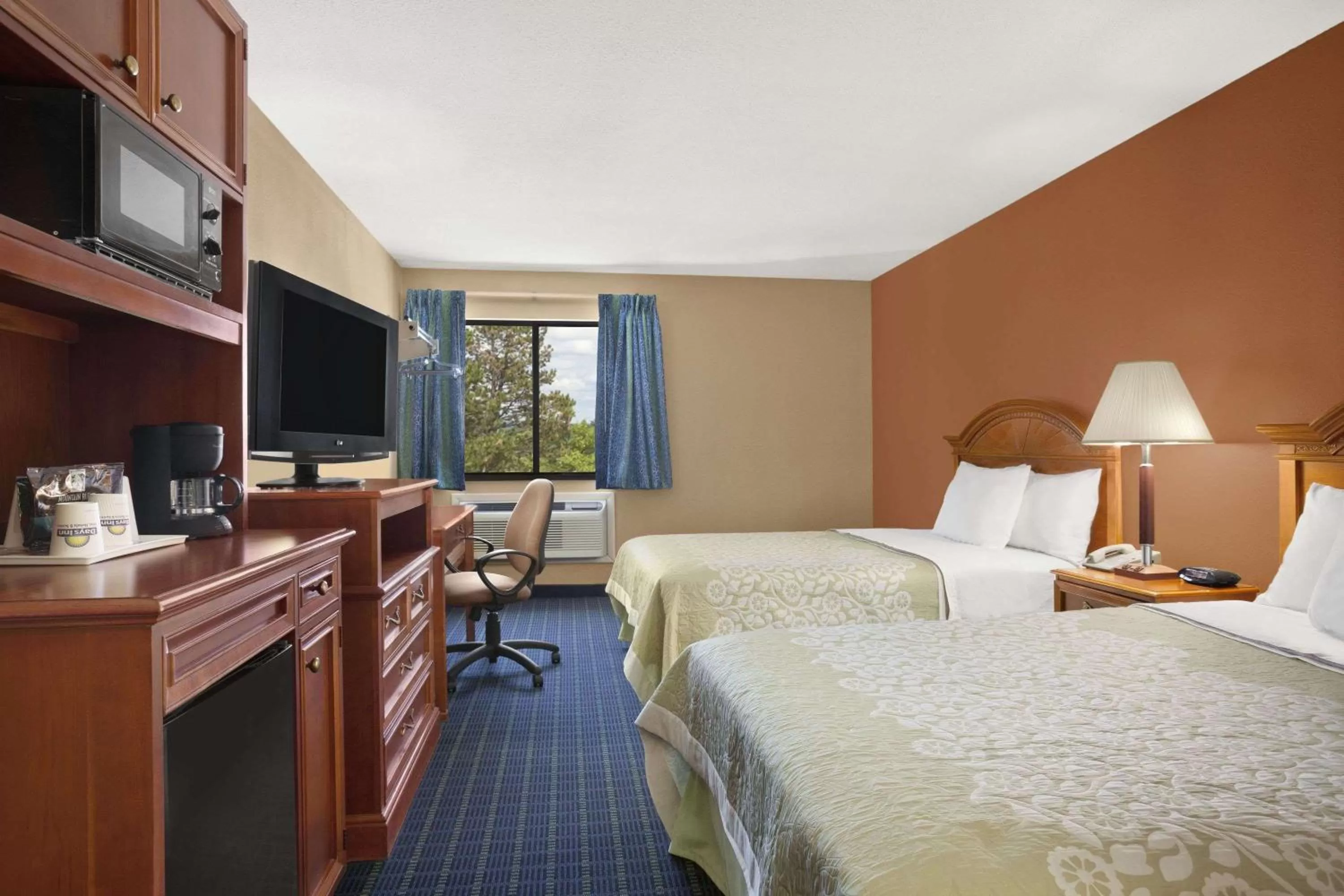 Photo of the whole room, Bed in Days Inn by Wyndham Middletown