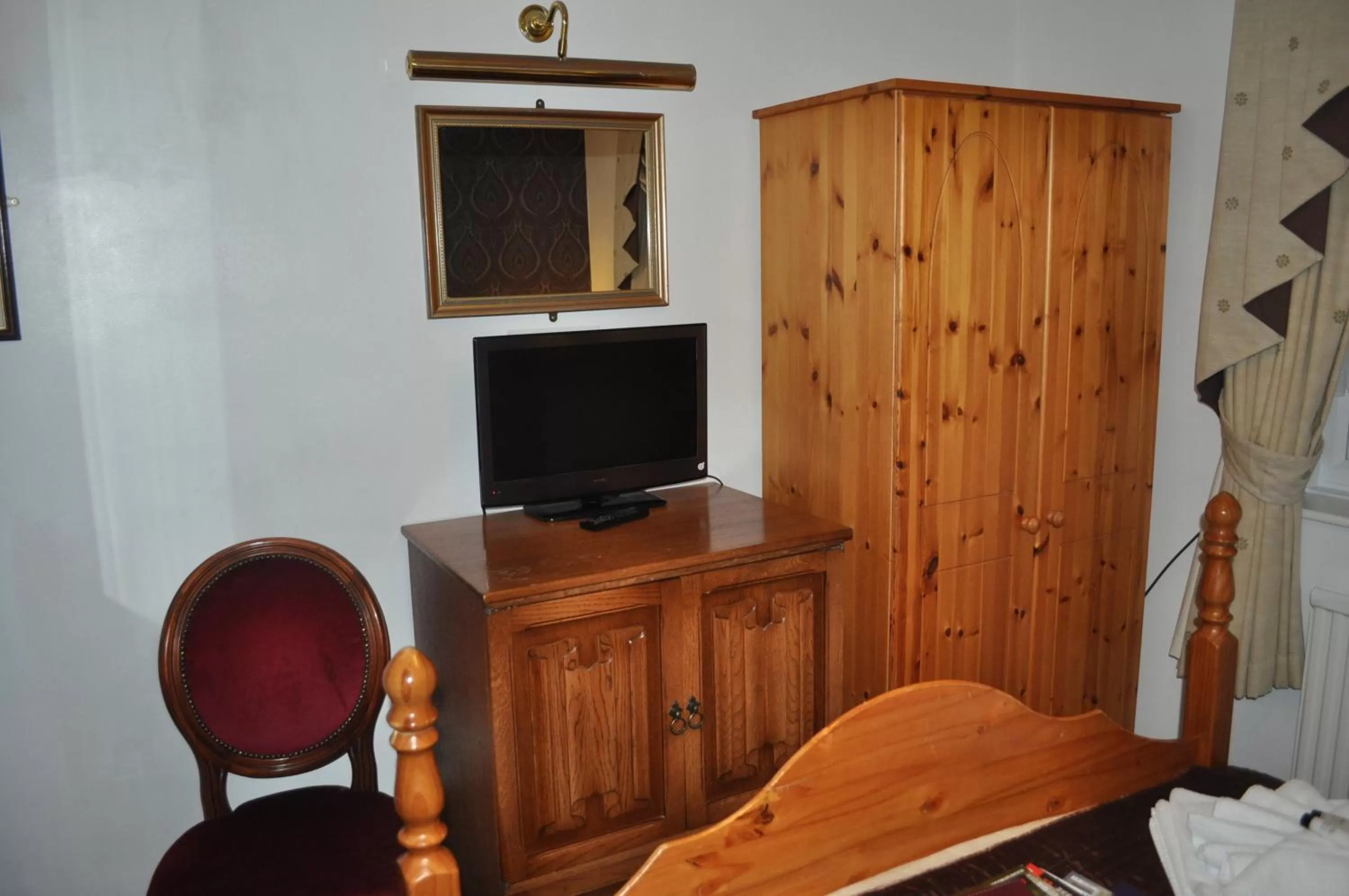 TV and multimedia in The New Guilderoy Hotel