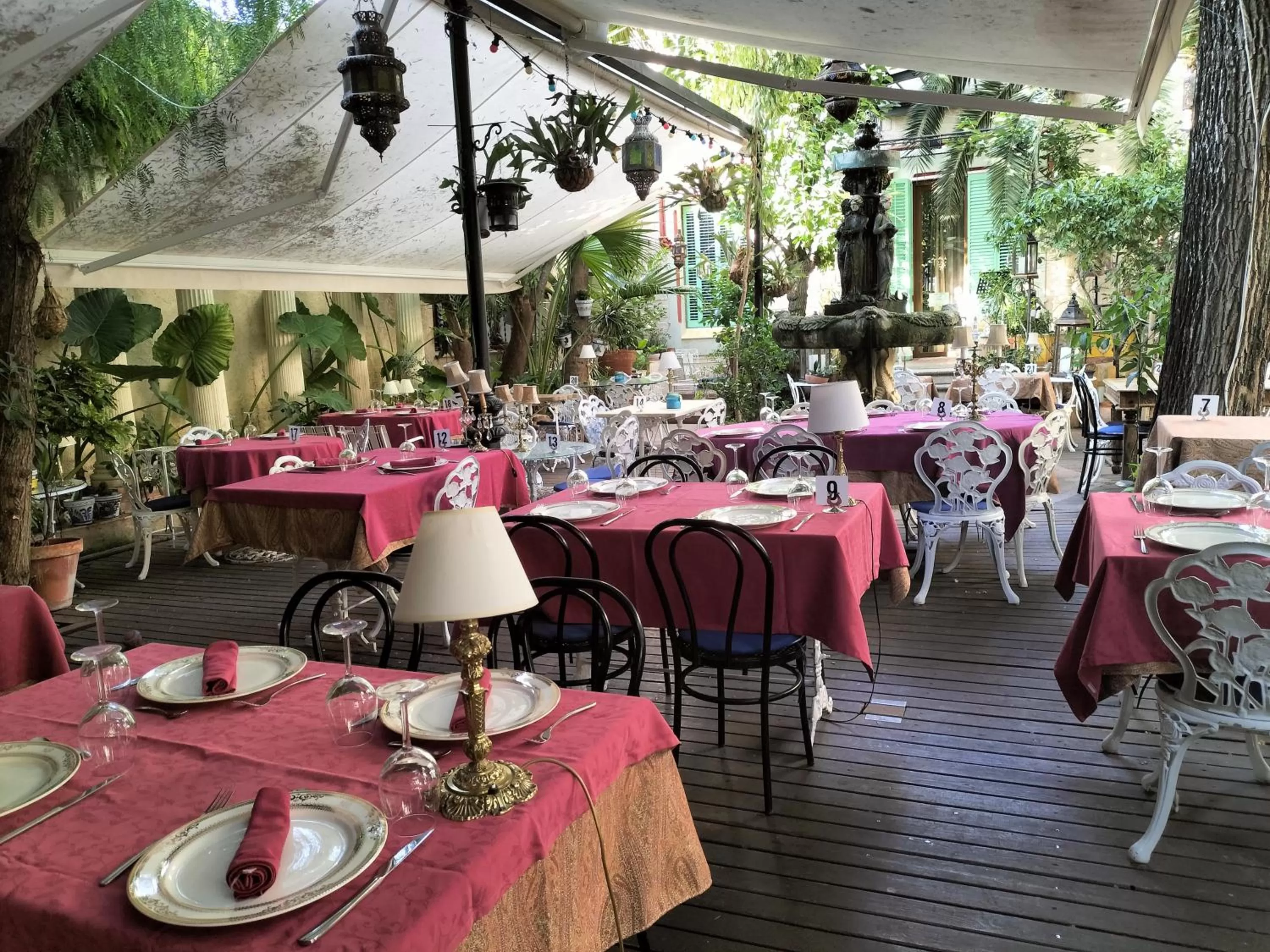 Restaurant/places to eat in Sitges Royal Rooms