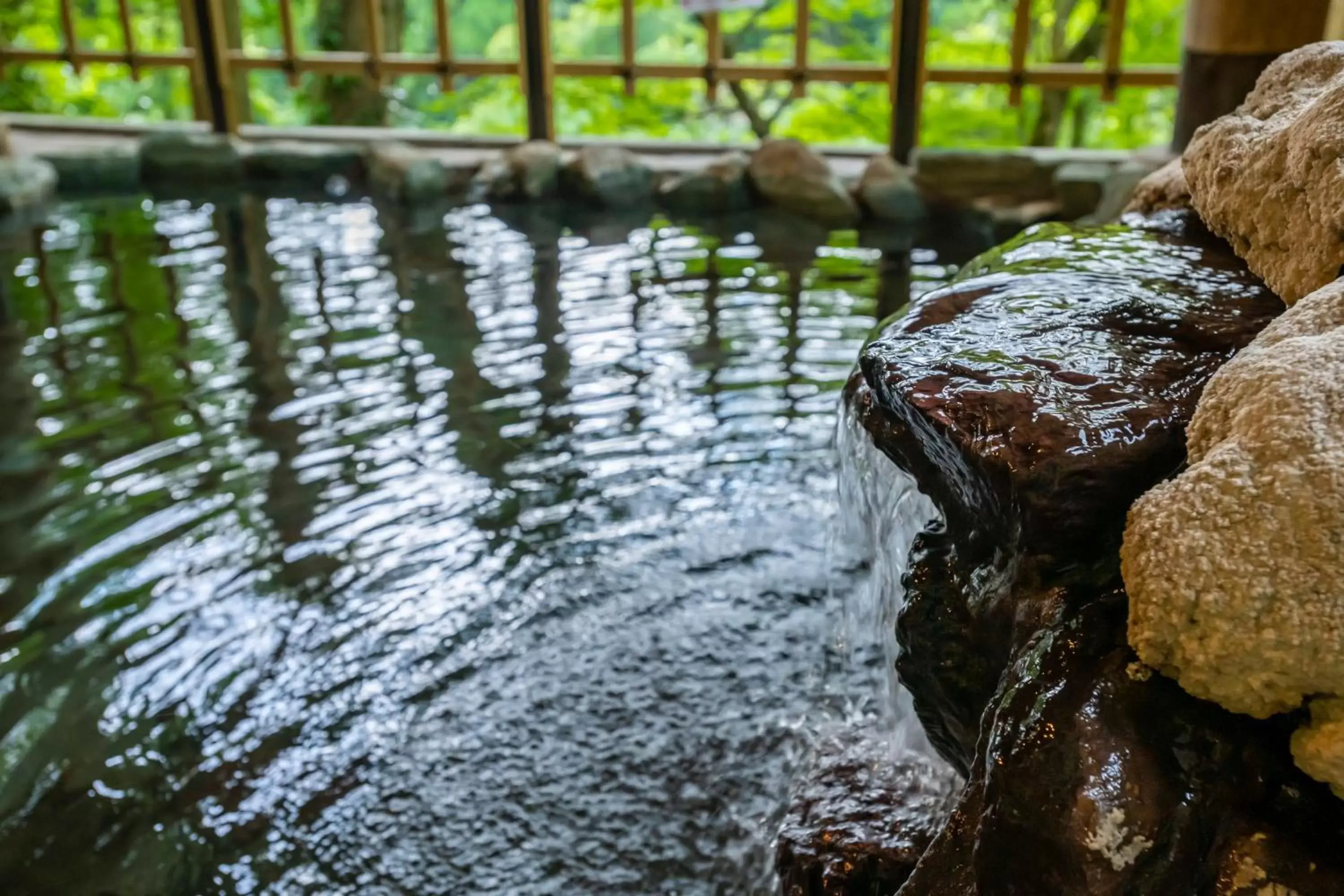 Hot Spring Bath in Yamanaka Onsen Hanatsubaki                                                 