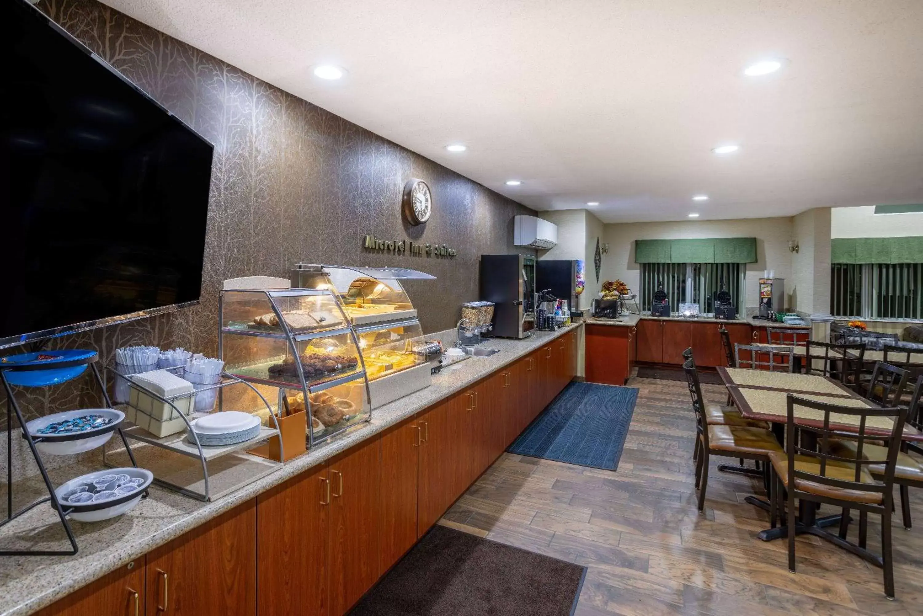 Breakfast, Restaurant/Places to Eat in Microtel Inn and Suites - Salisbury