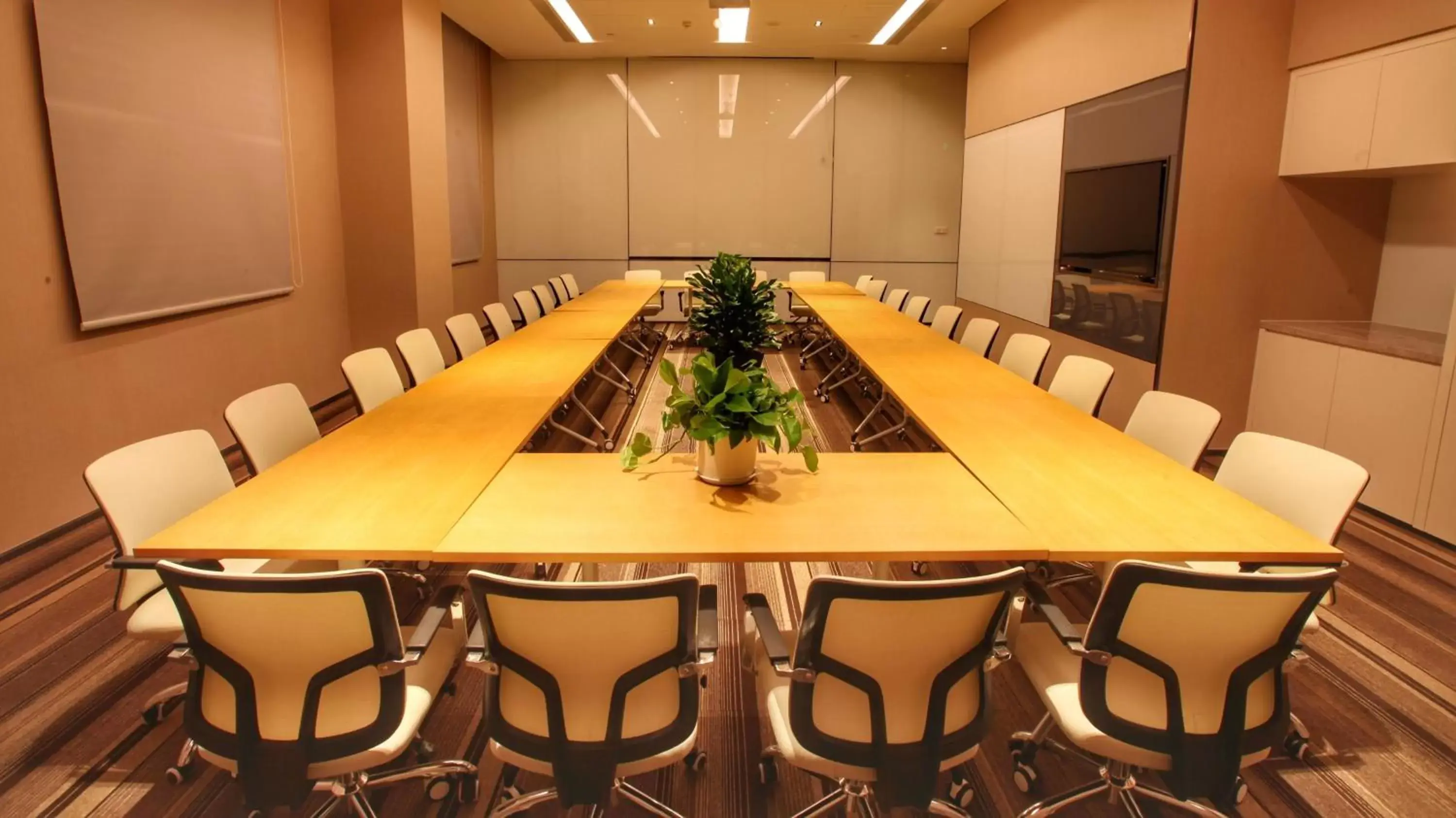 Meeting/conference room in Holiday Inn Express Suzhou New District, an IHG Hotel