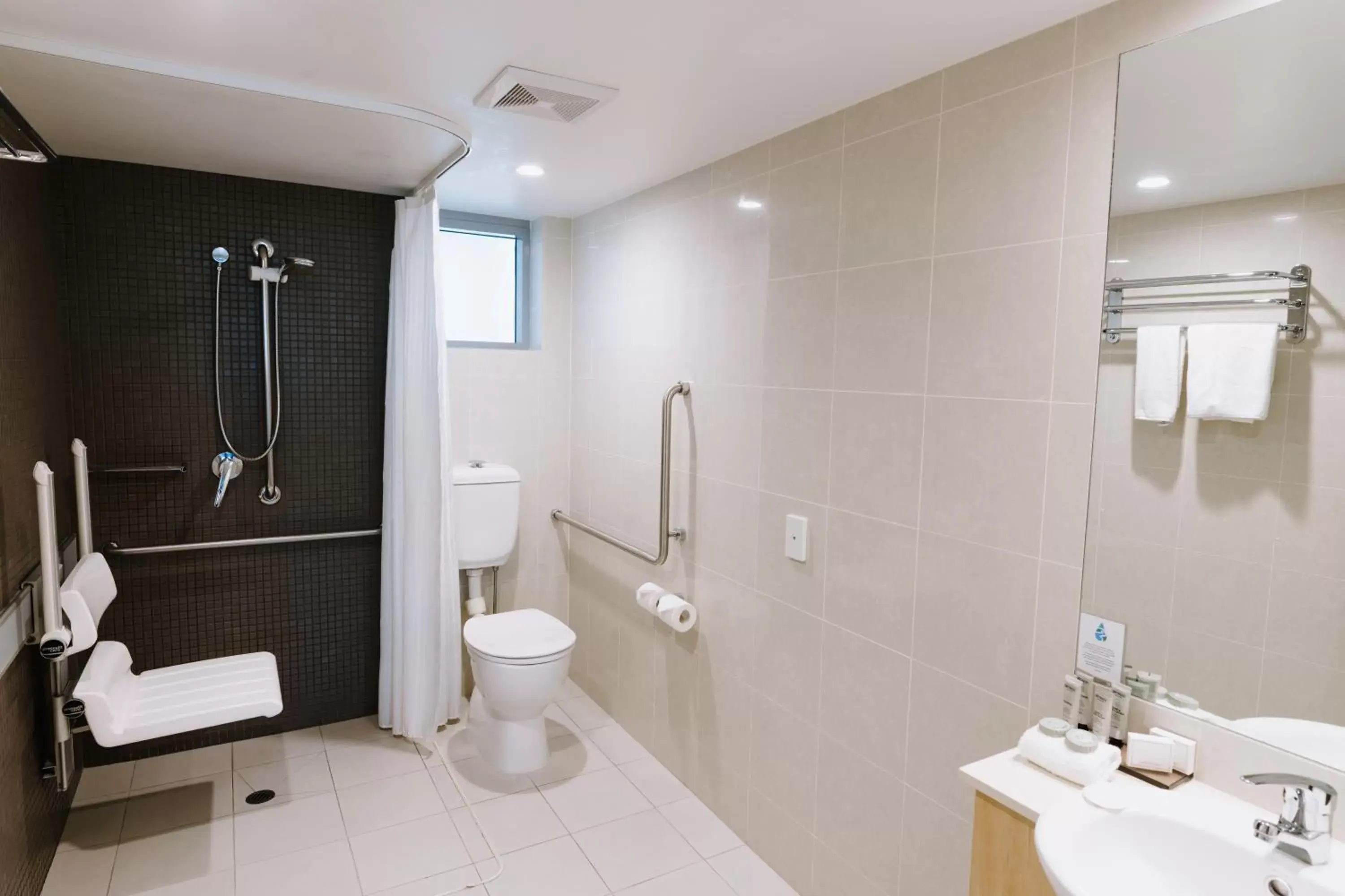 Bathroom in Ramada Hotel & Suites by Wyndham Ballina Byron