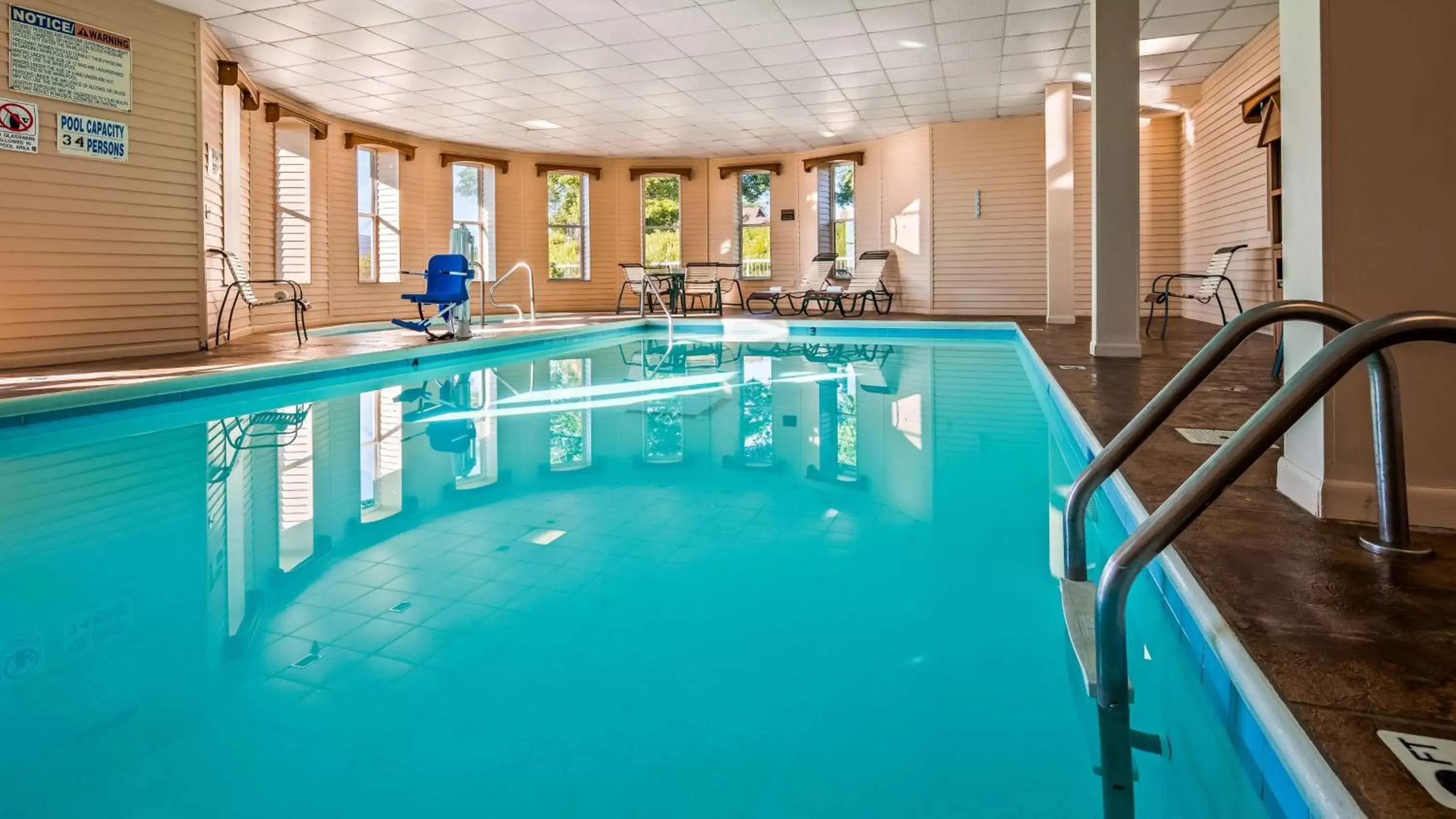 On site, Swimming Pool in BEST WESTERN The Hotel Chequamegon