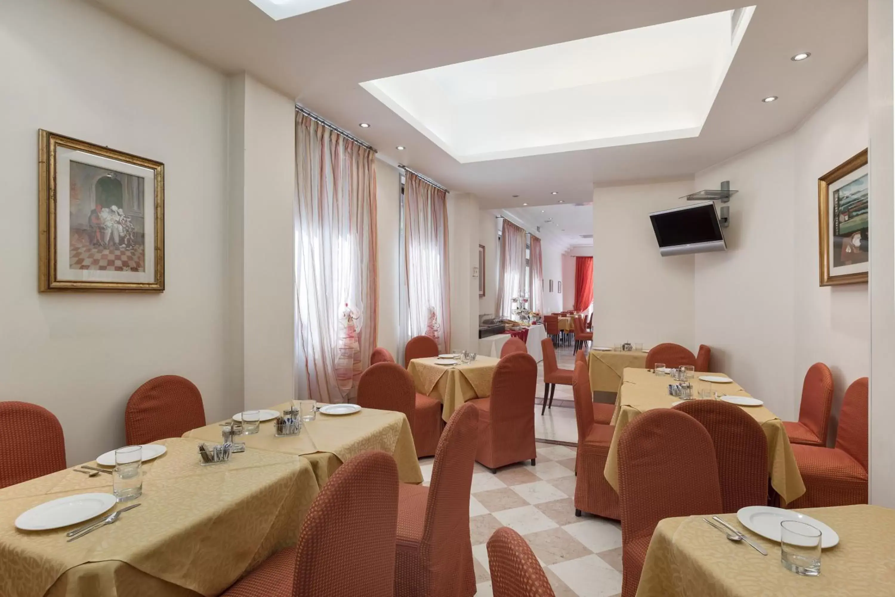 Area and facilities, Restaurant/Places to Eat in Hotel Garibaldi