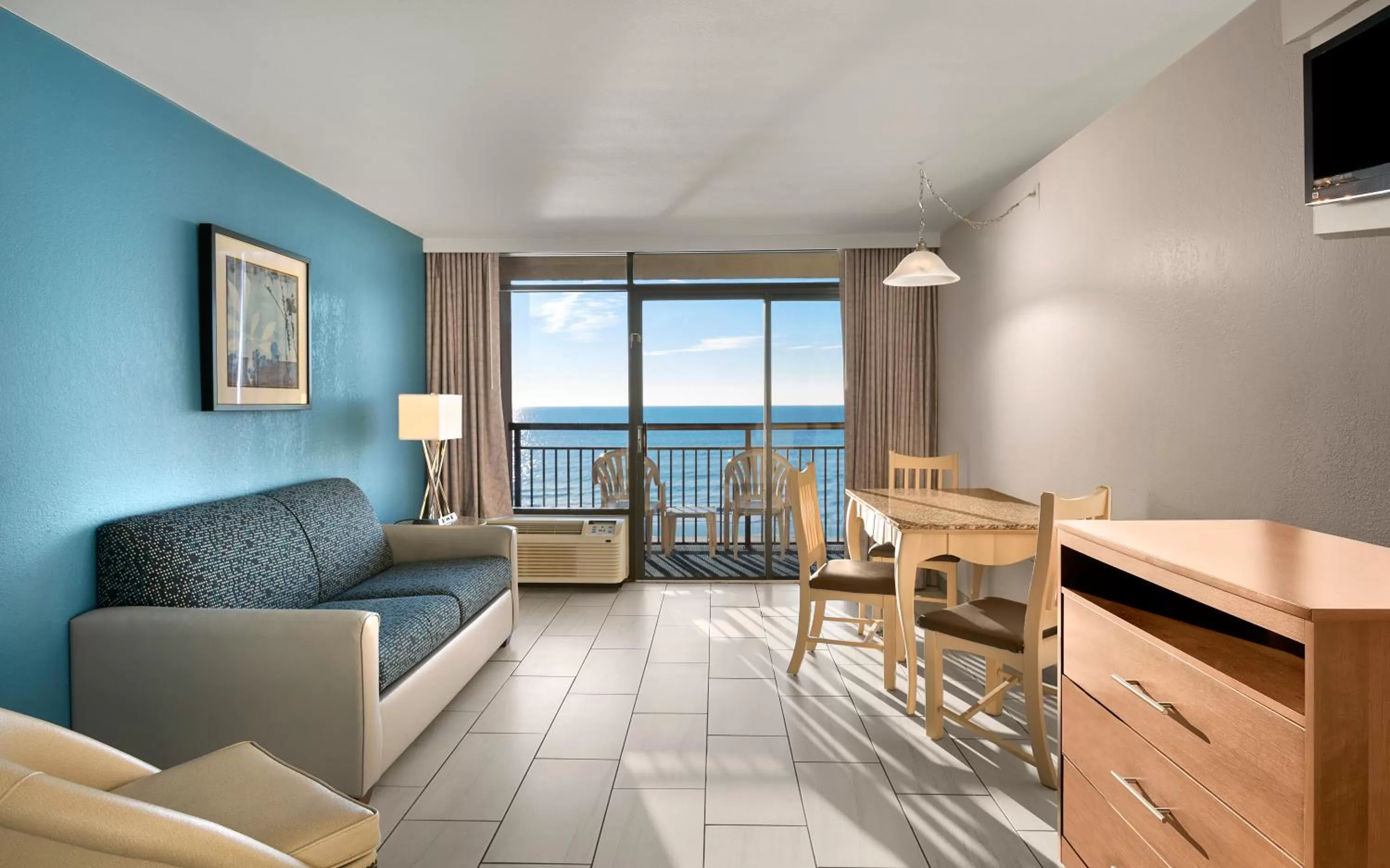 Oceanfront Double Suite in Captain's Quarters Resort