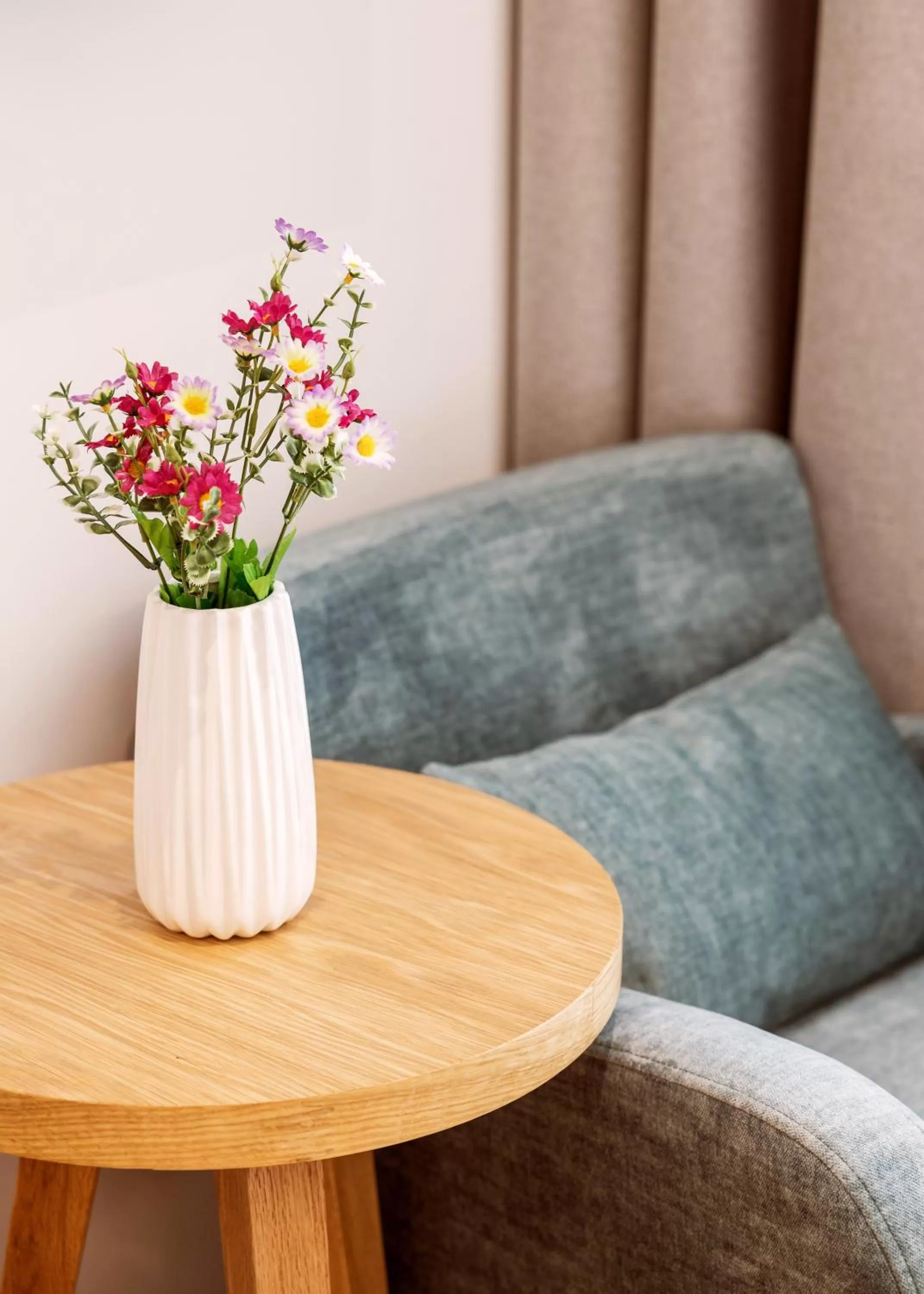 Seating area in DAYS City Suites Athens