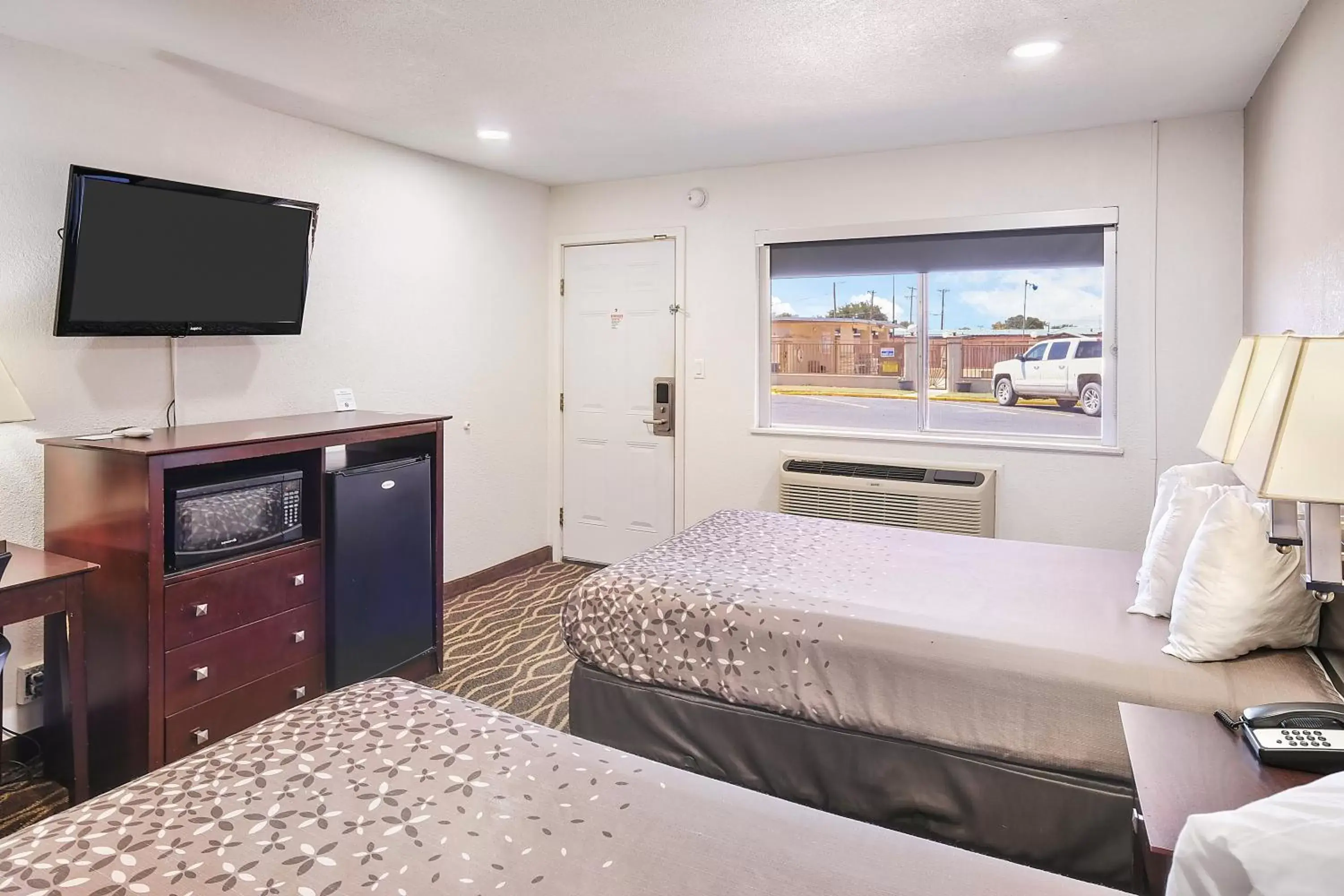Bedroom, Bed in Carlsbad Inn , New Mexico