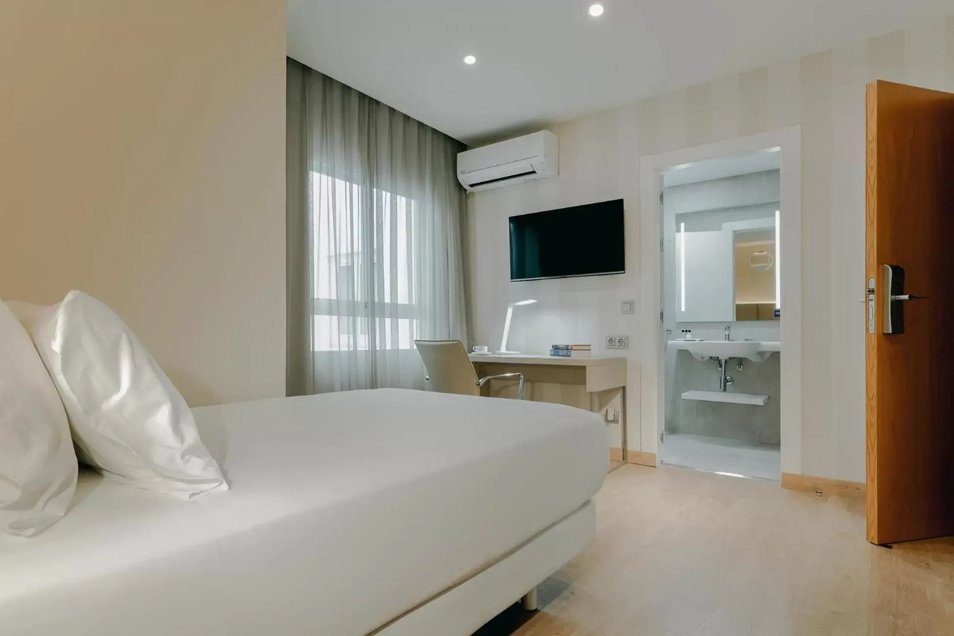 Standard Single Room in Hesperia Murcia Centro