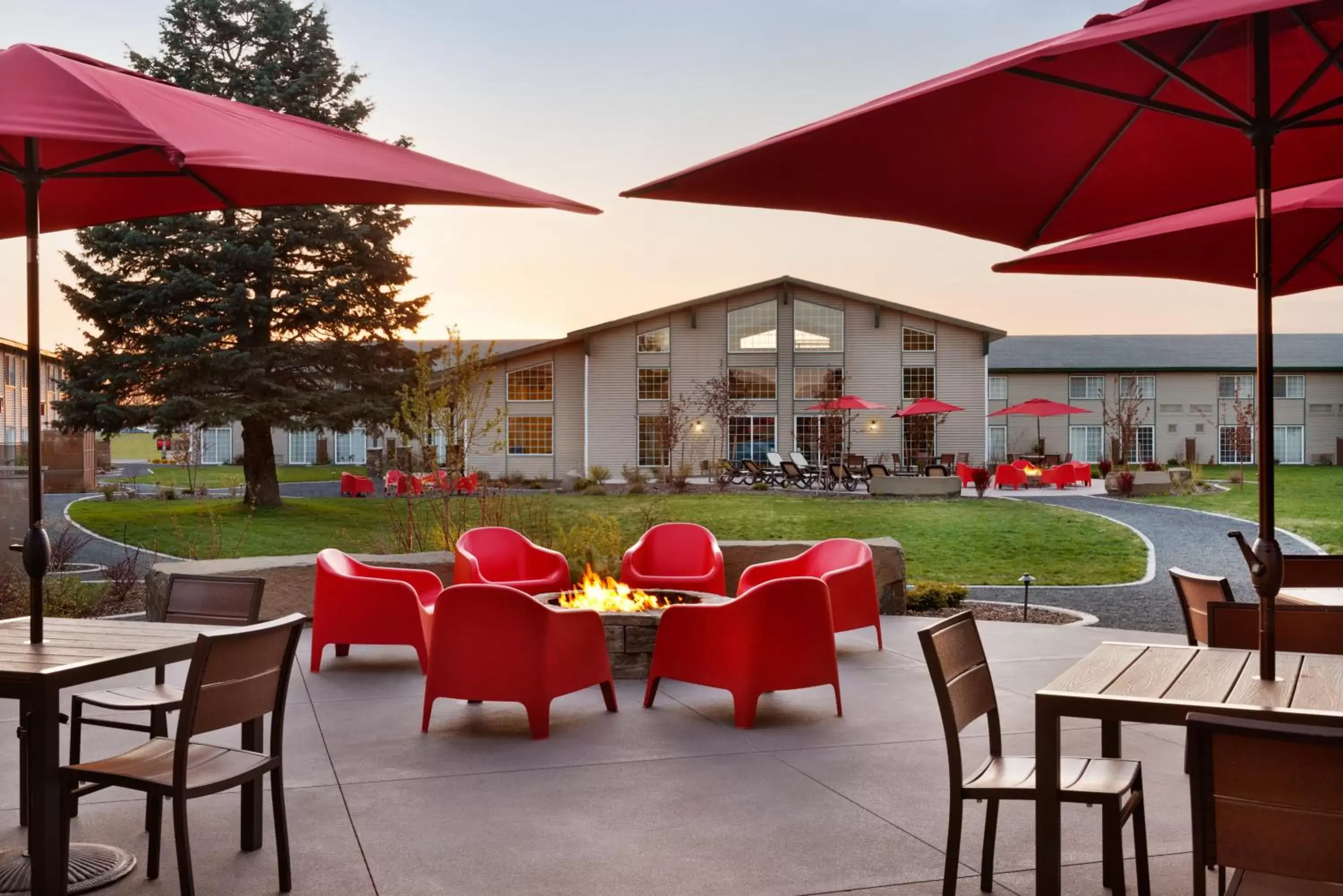 Patio, Restaurant/Places to Eat in Ramada by Wyndham Spokane Airport