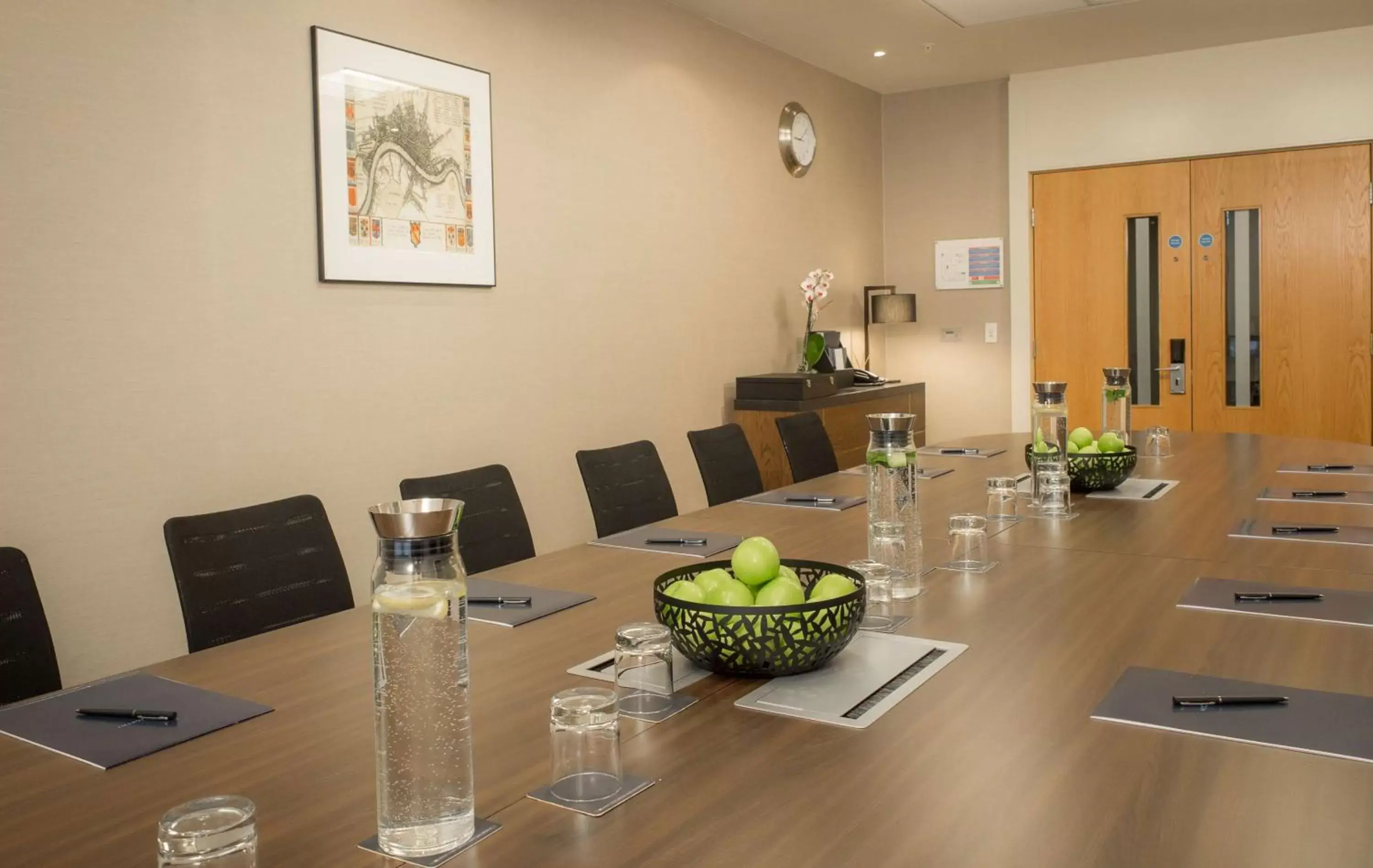 Meeting/conference room, Dining Area in Hilton London Canary Wharf