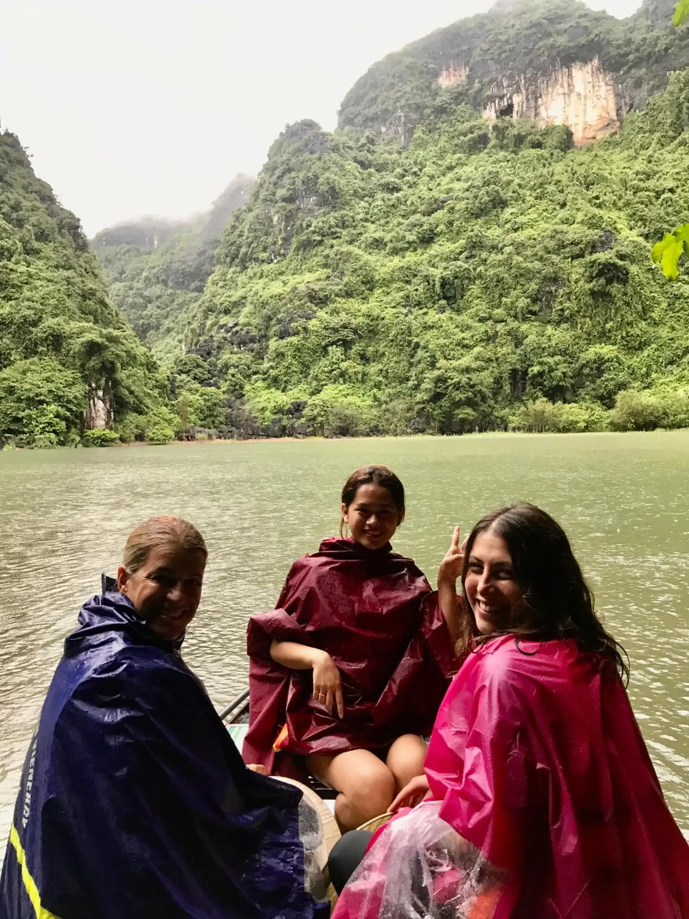 group of guests in Tam Coc Cat Luong Homestay