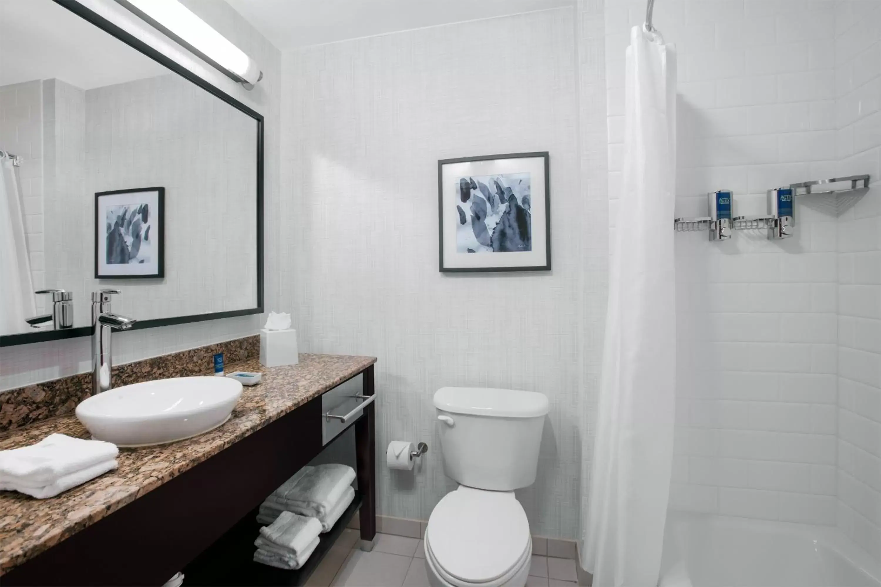 Bathroom in Four Points by Sheraton Fort Lauderdale Airport - Dania Beach