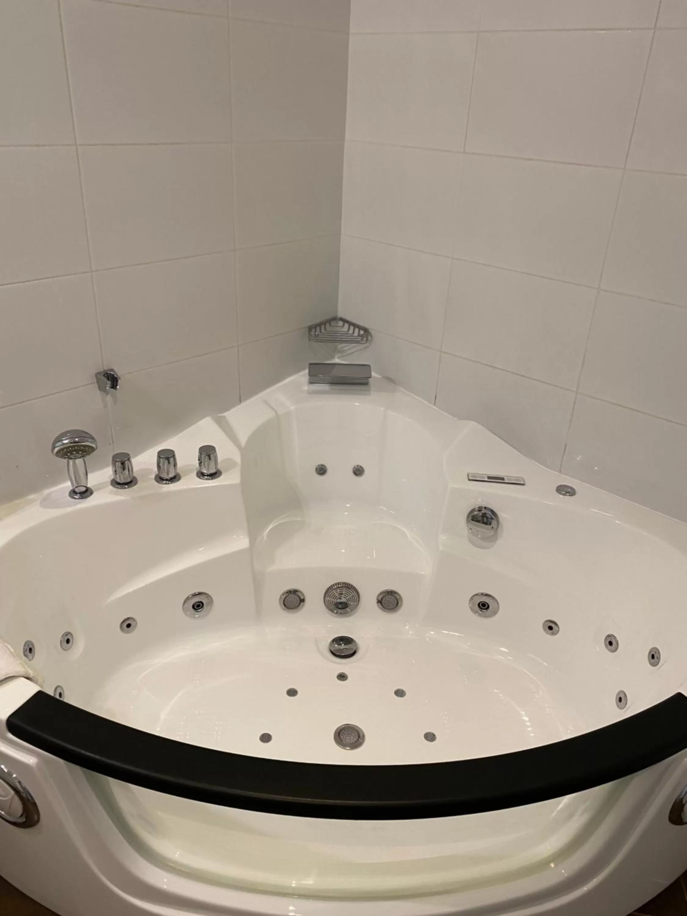 Bathroom in The Originals City, Hôtel Les Dômes, Perpignan Sud Saleilles