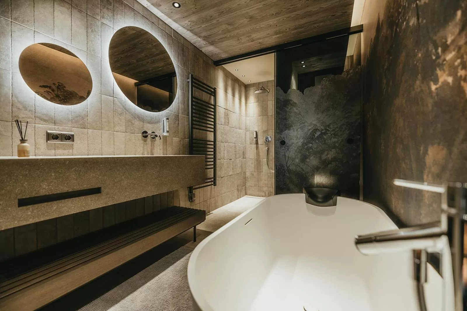 Shower in The Black Eagle Luxury Appartements
