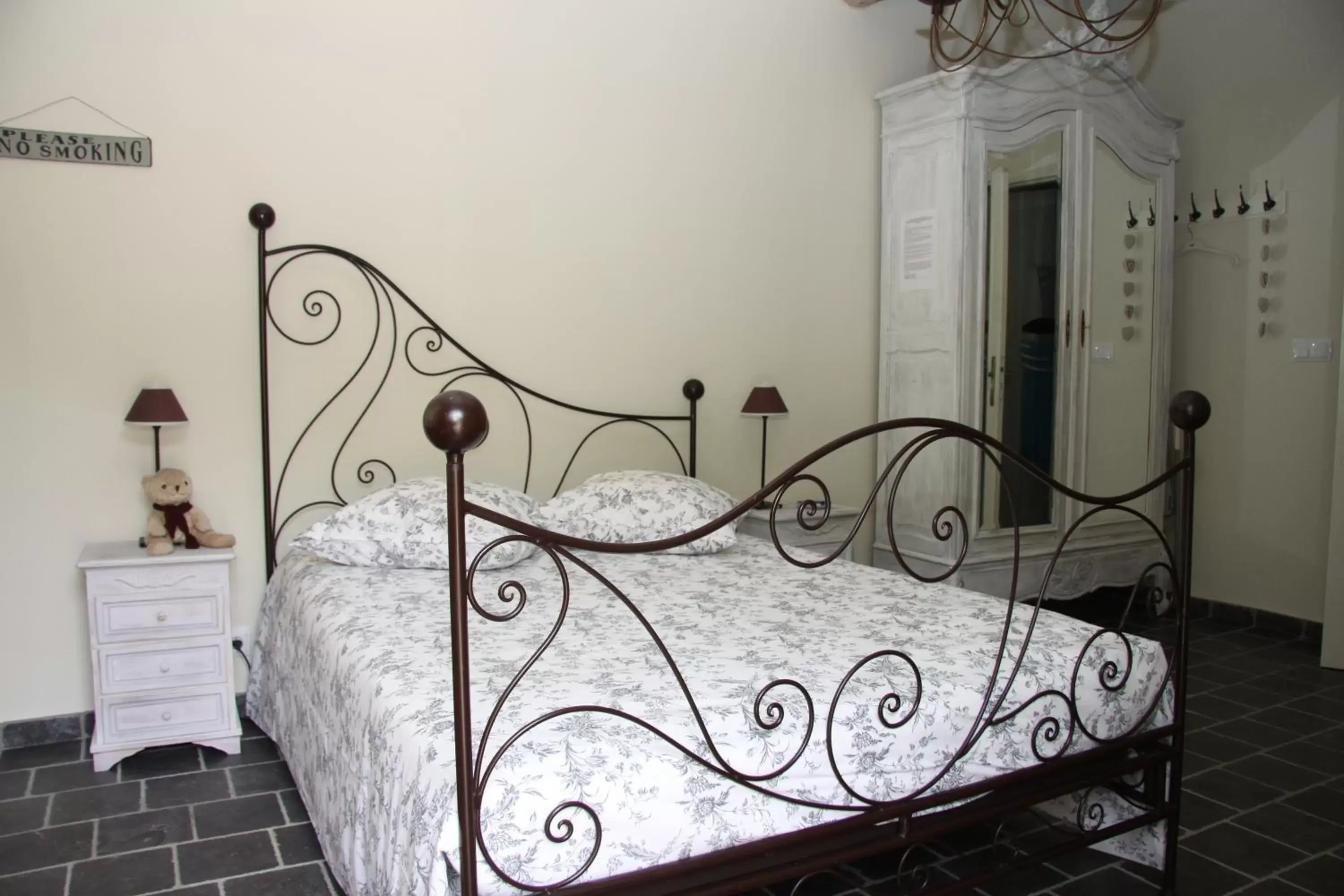 Decorative detail, Bed in La Bastide de Fontaille