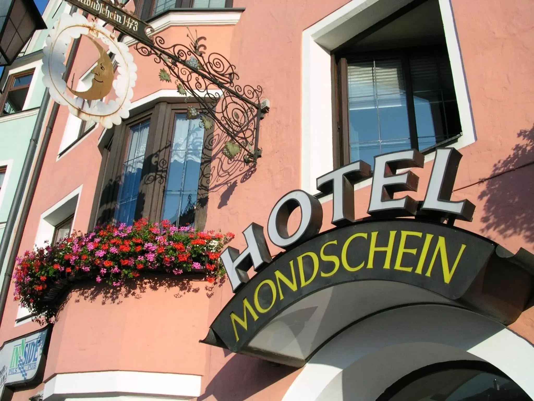 Facade/entrance, Property Building in Hotel Mondschein