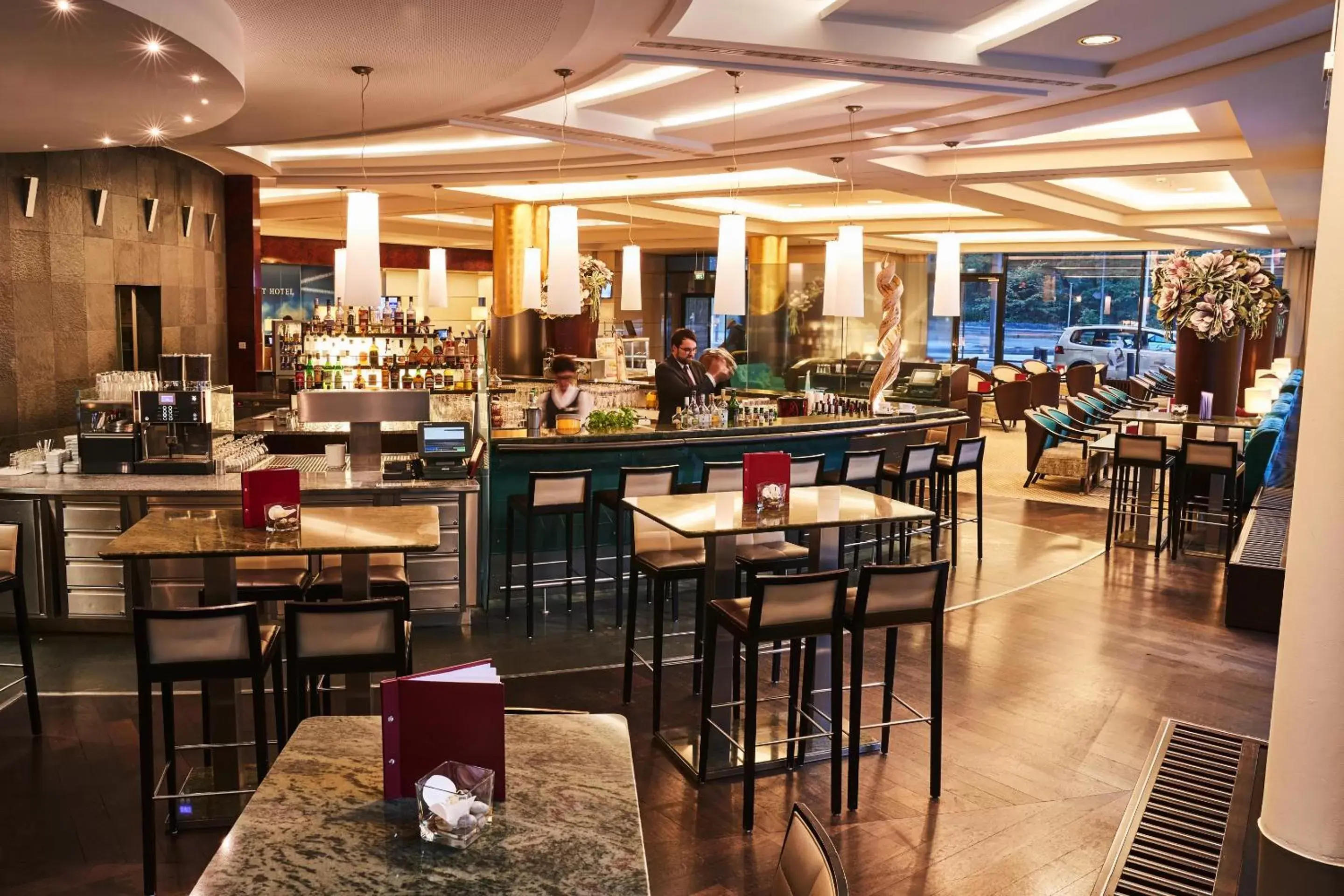 Lounge or bar, Restaurant/Places to Eat in Steigenberger Airport Hotel Frankfurt