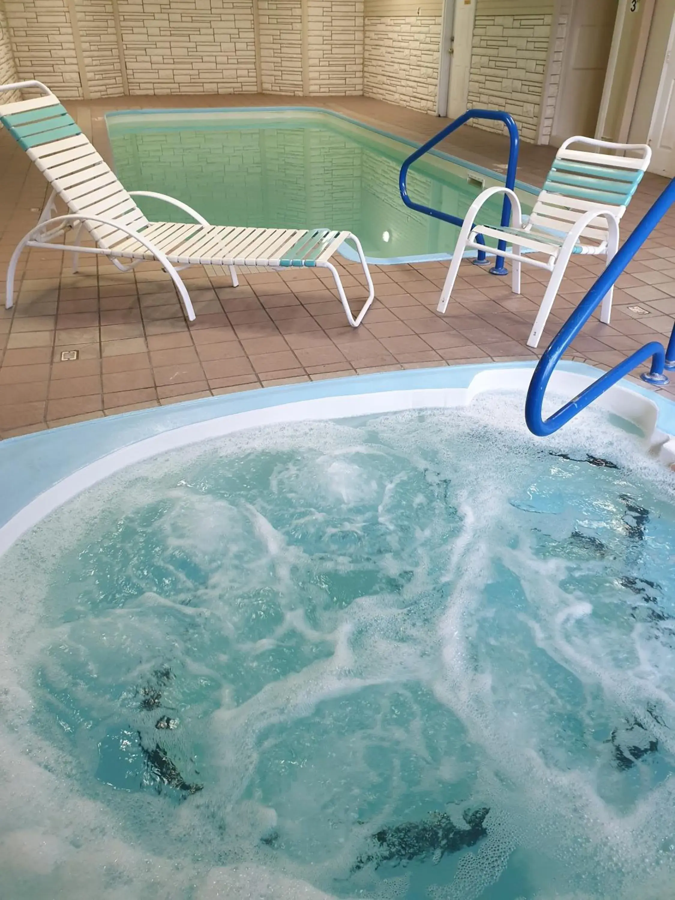 Swimming Pool in Riverland Inn & Suites