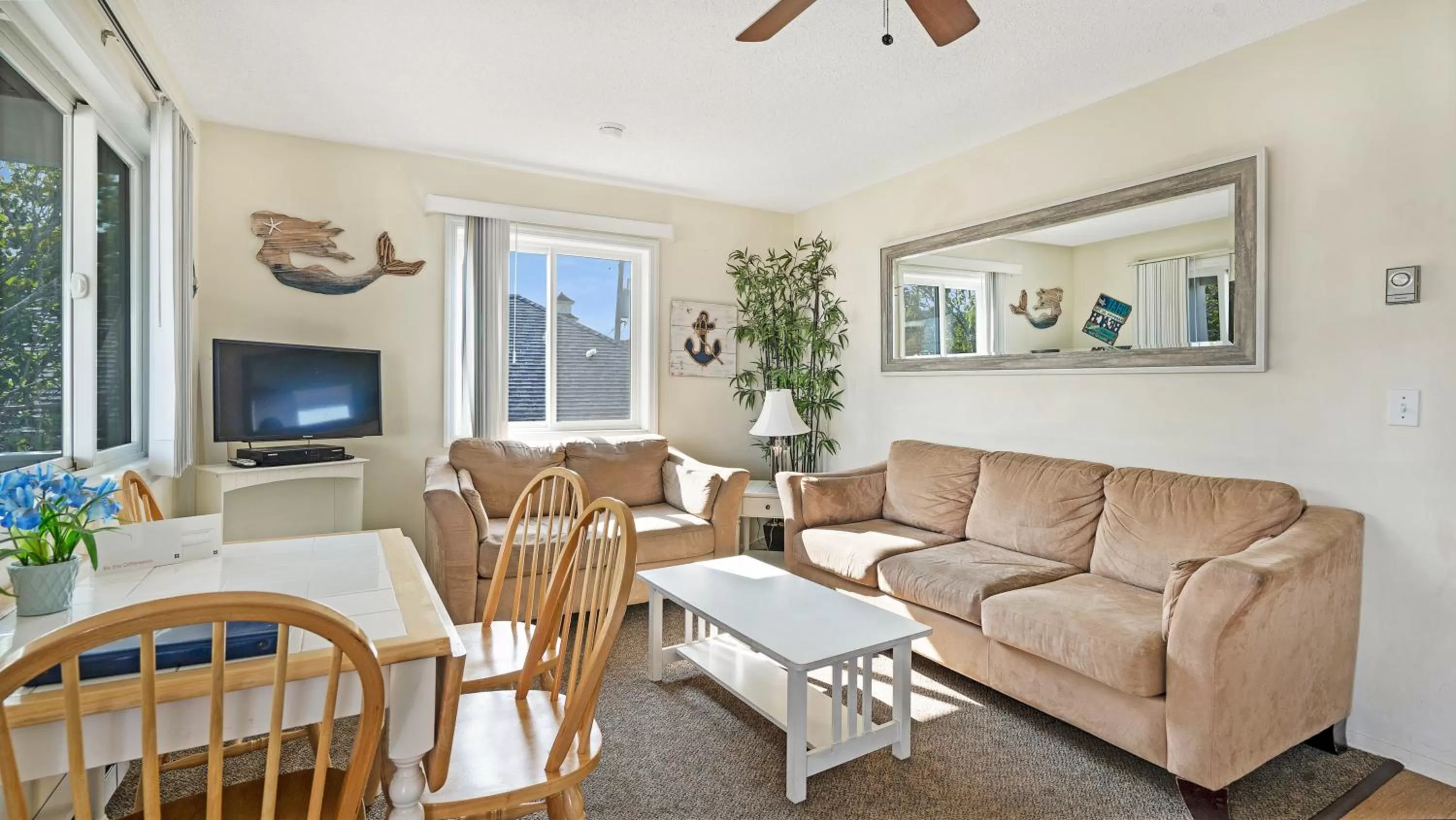Seating Area in Montauk Oceanside Suites