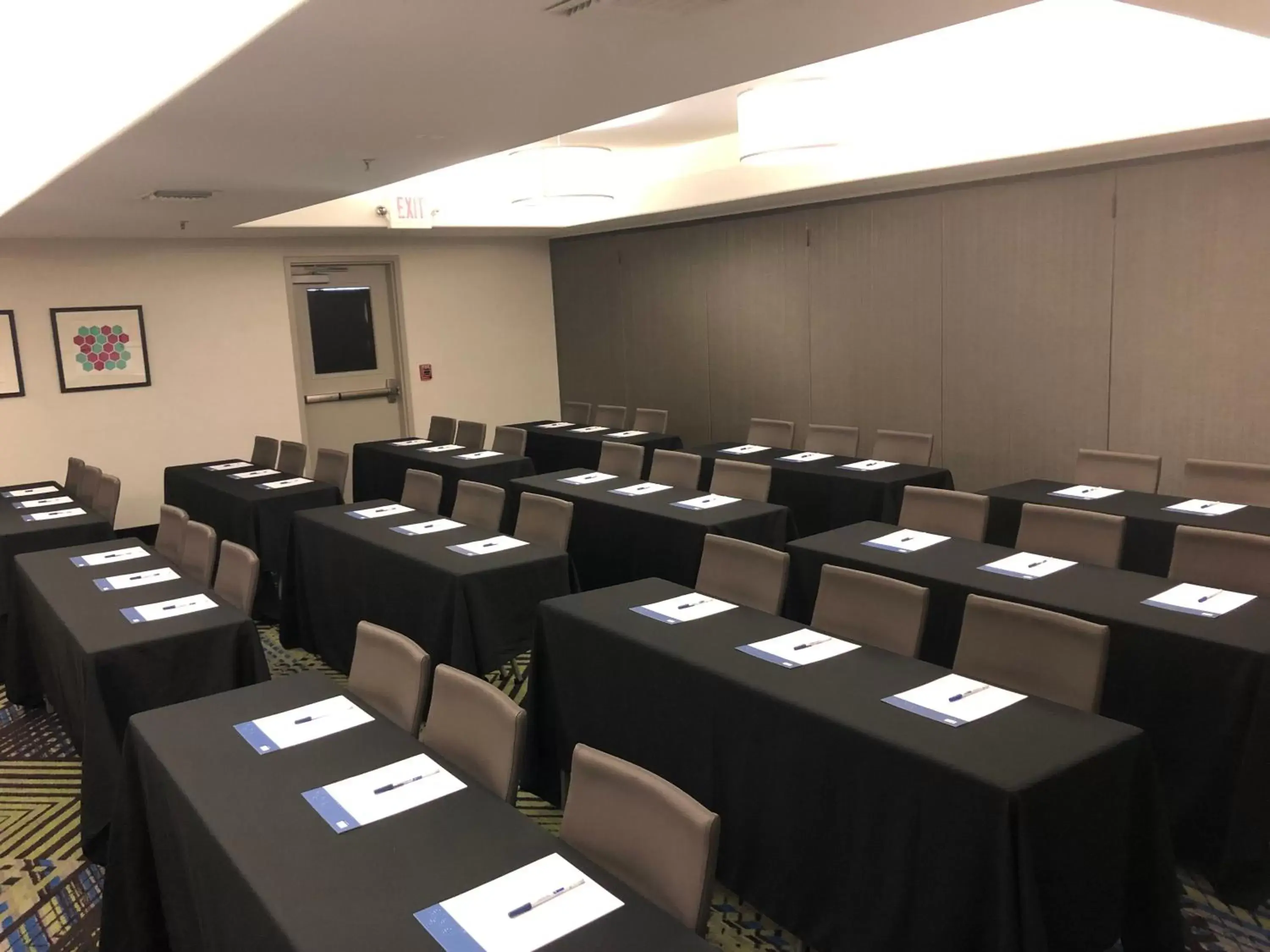 Meeting/conference room in Holiday Inn Express Hotel & Suites Modesto-Salida, an IHG Hotel