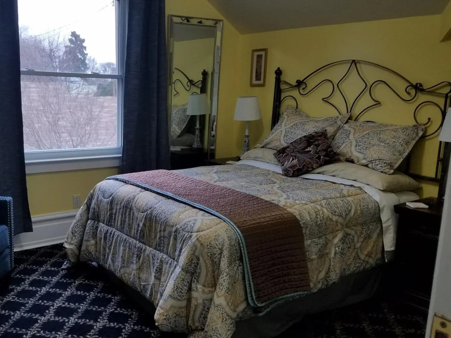 Bedroom, Bed in Abbey House Inn