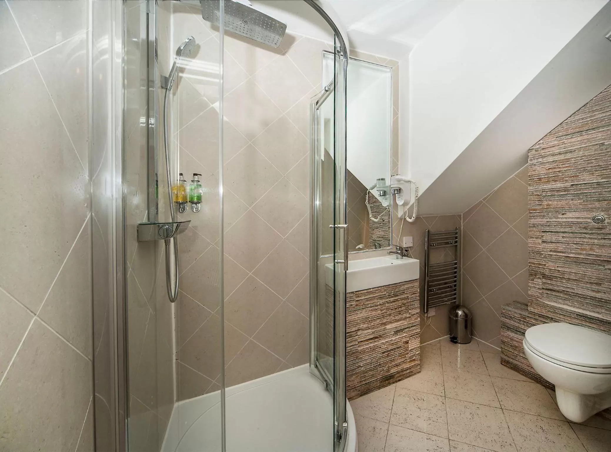 Shower in NOX Kensington
