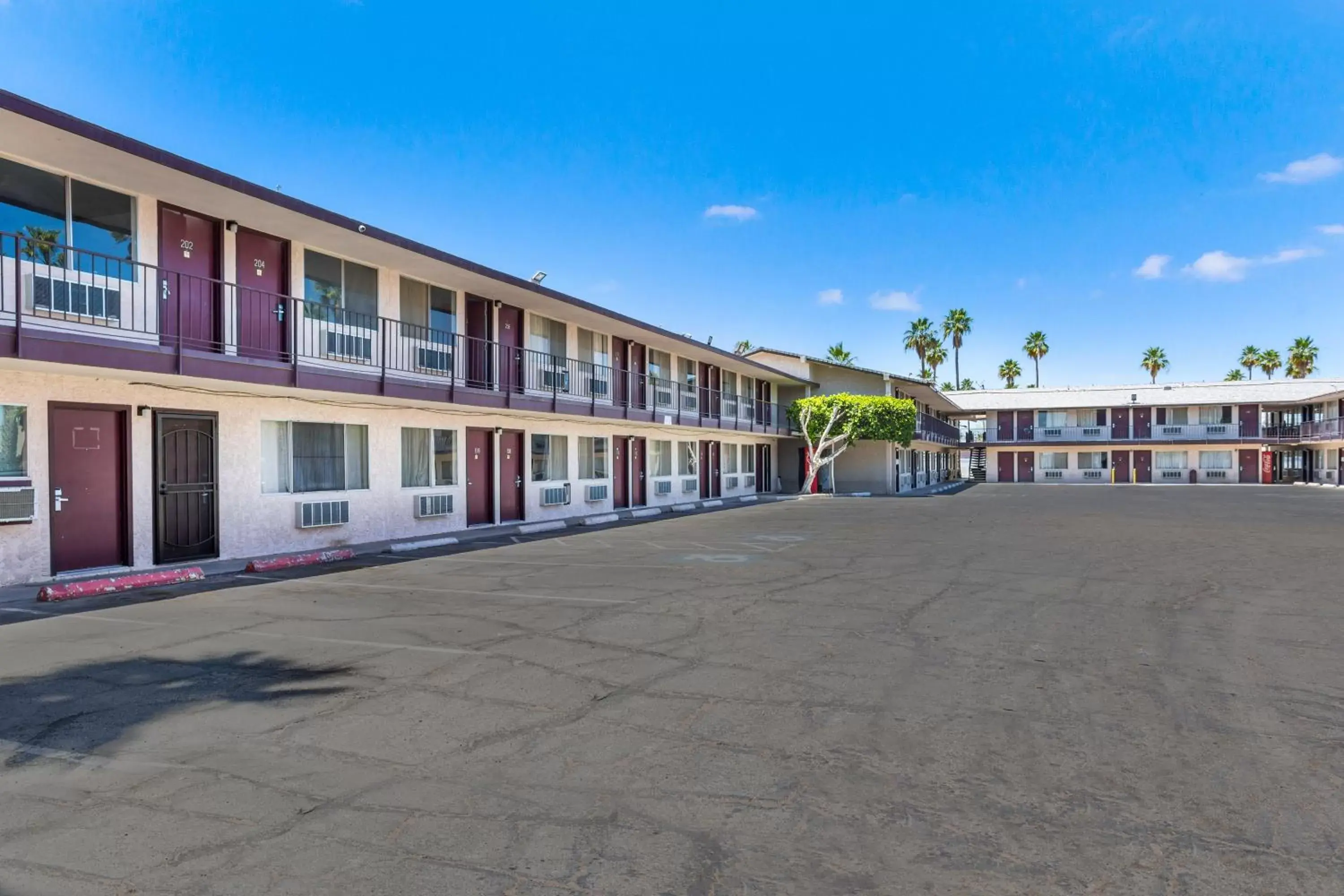 Property Building in Knights Inn and Suites Yuma