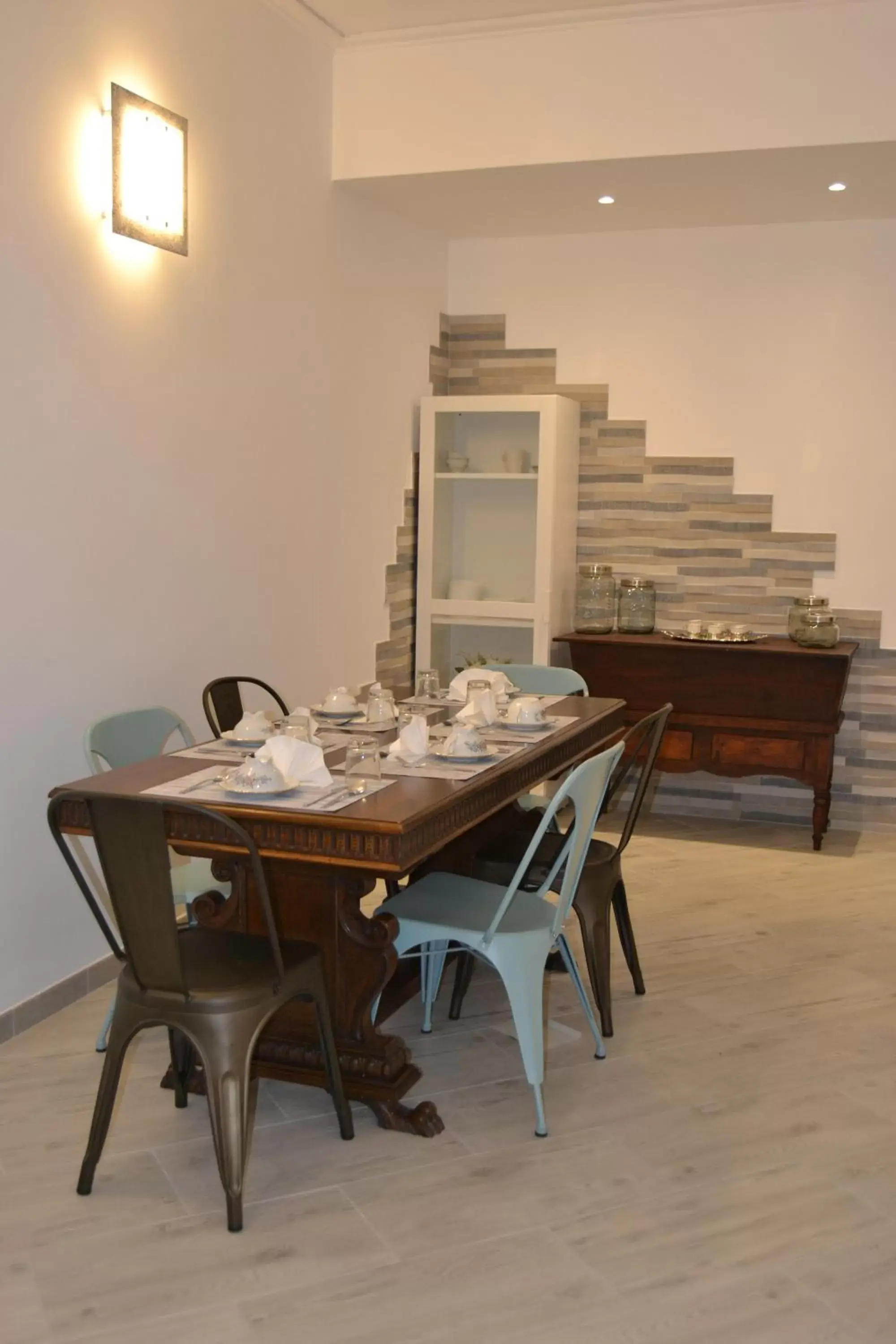 Dining Area in GLEM rooms & breakfast