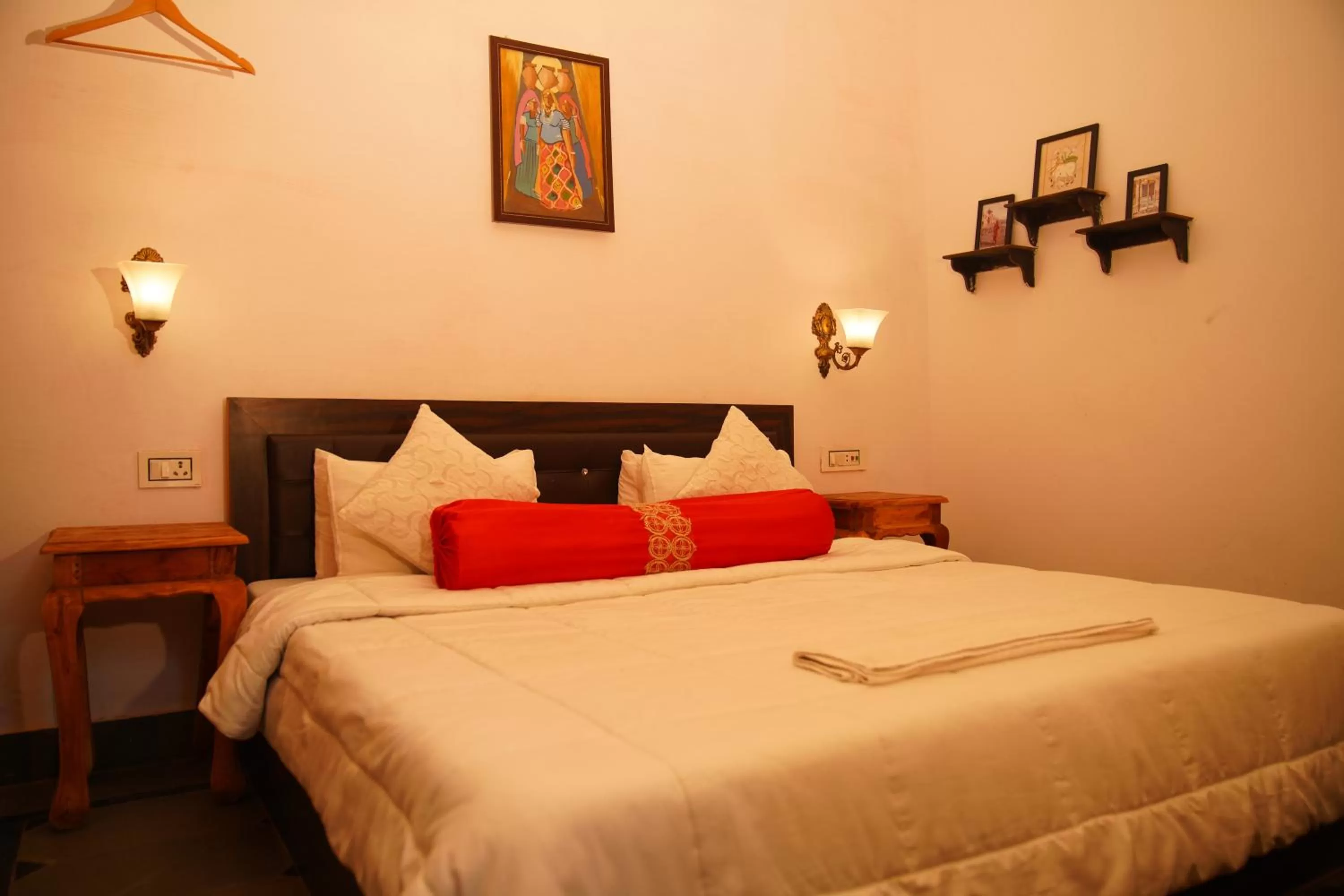 Bed in Hotel Bundi House