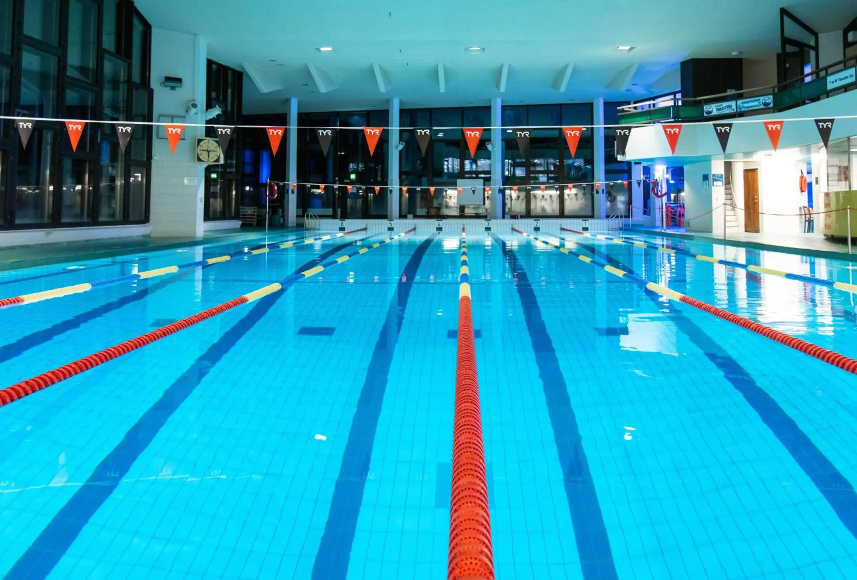 Swimming Pool in Hotel Sveitsi