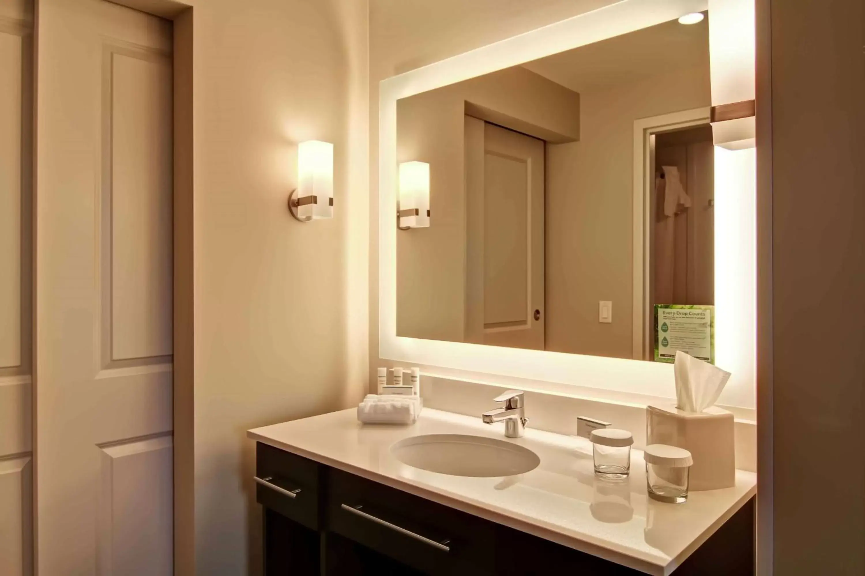 Bathroom in Homewood Suites by Hilton Seattle-Issaquah