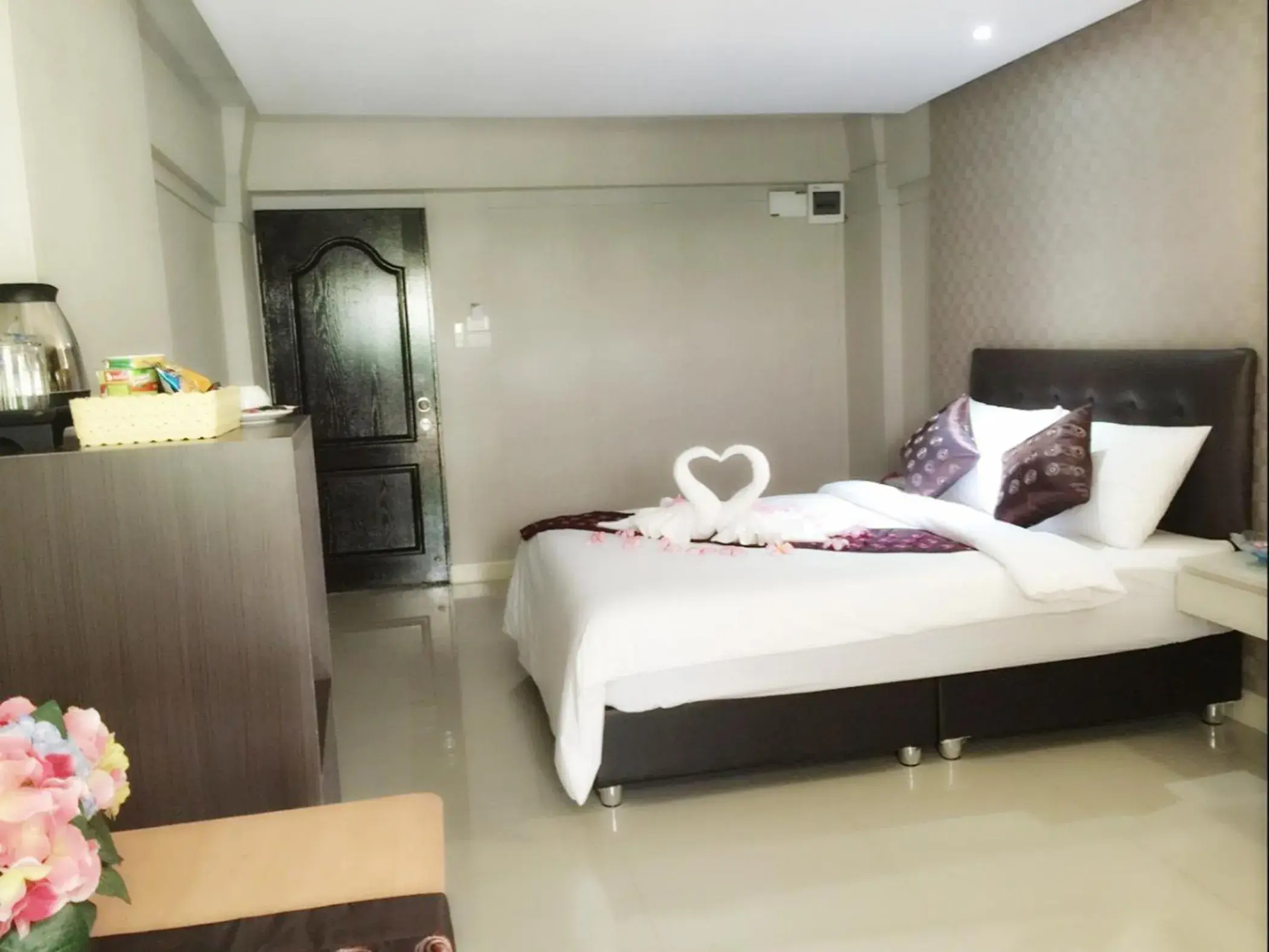 Photo of the whole room, Bed in Nrc Residence Suvarnabhumi