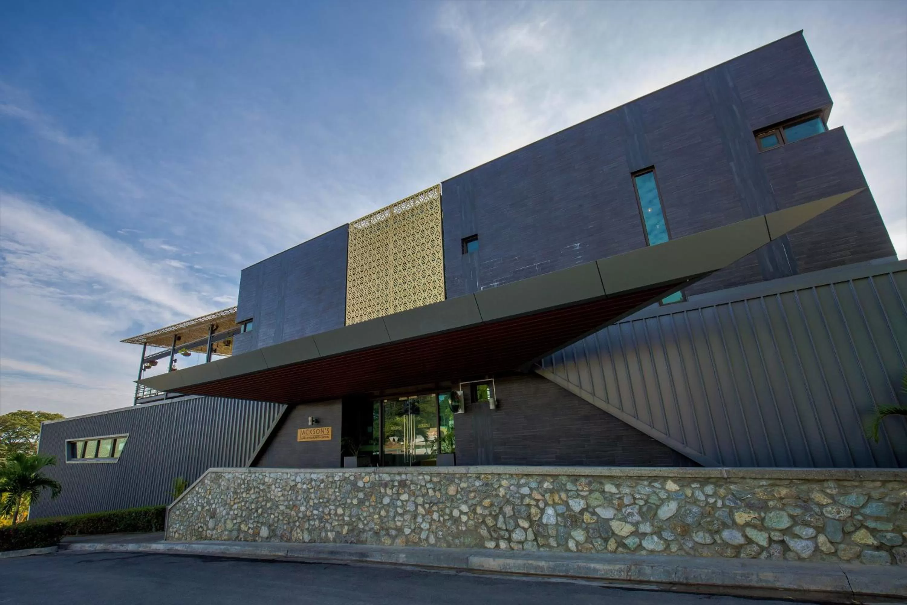 Restaurant/places to eat in Gateway Hotel