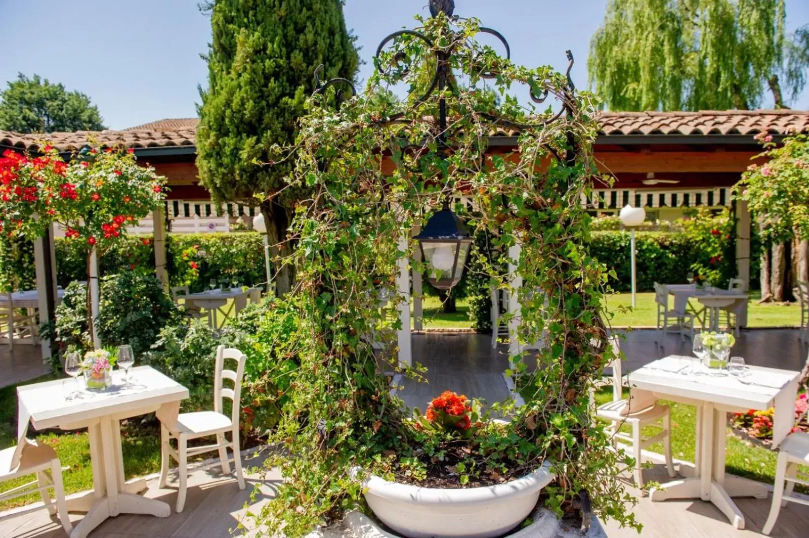 Patio in Best Western Plus Hotel Modena Resort