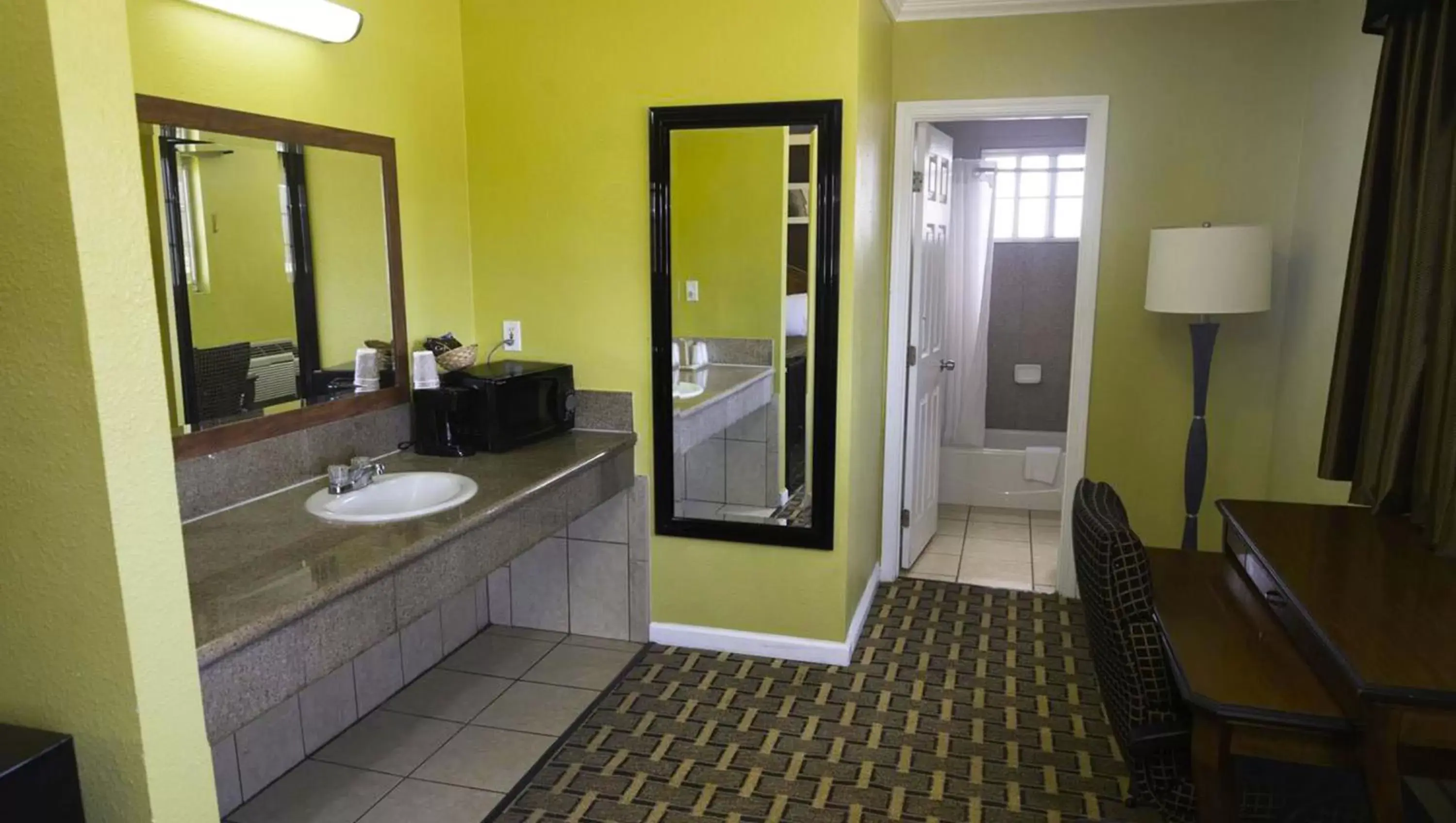 Bathroom in Kings Motel Inglewood